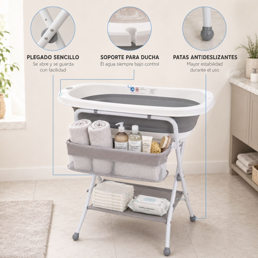 Bera plegable para bebé en soporte con estantes, toallas, artículos de aseo y detalles en un baño.