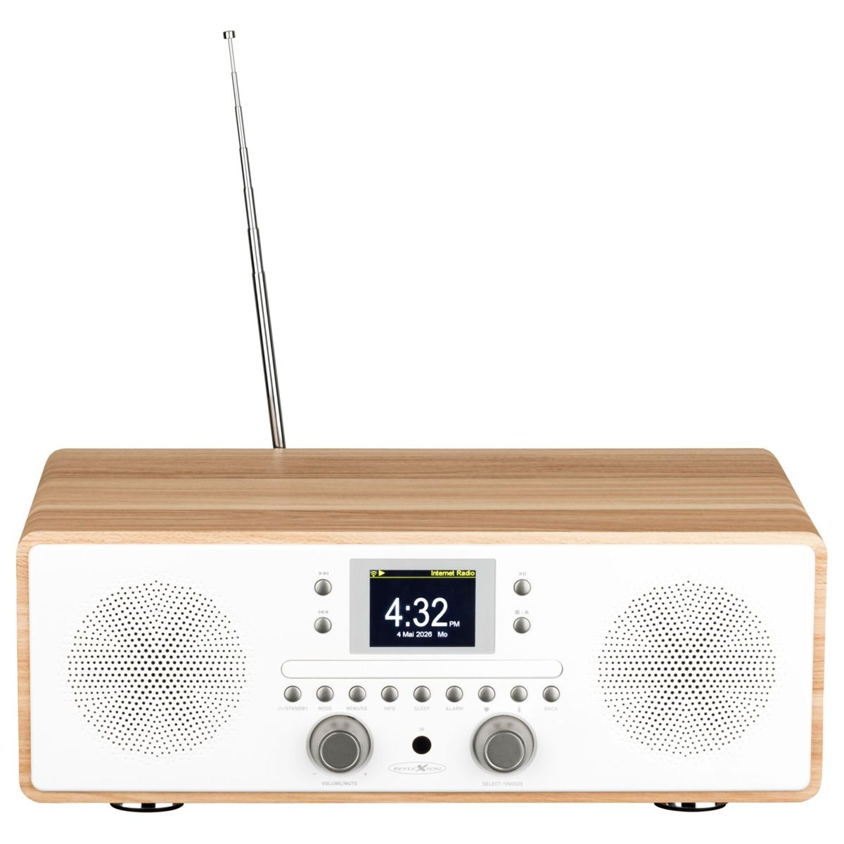 Ein Holzradio mit weißer Front, Digitaldisplay, das 4:32 PM anzeigt, zwei Lautsprechern und Metallantenne.