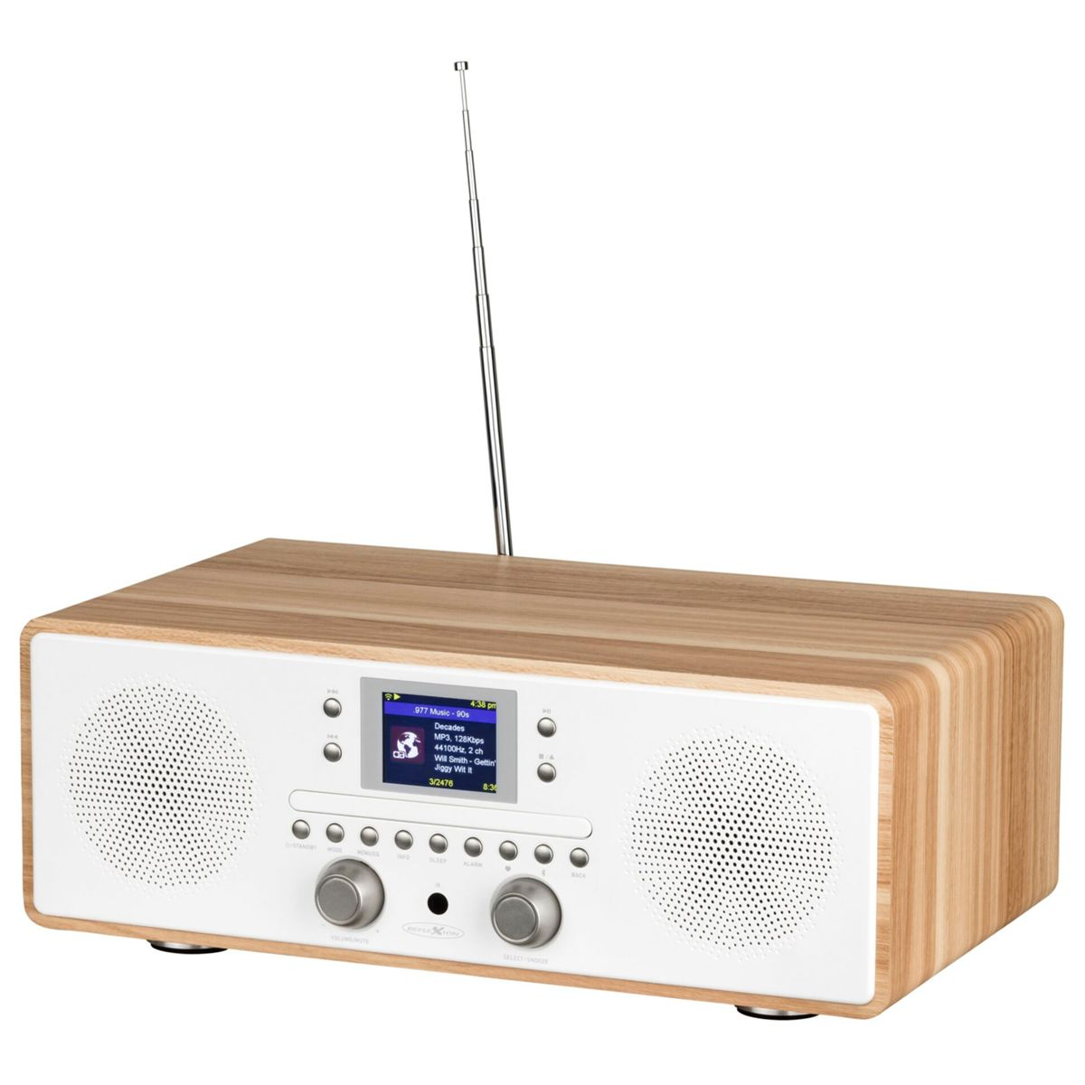 Ein Radio aus Holz mit weißer Frontplatte, digitalem Bildschirm, zwei Lautsprechern und Antenne.