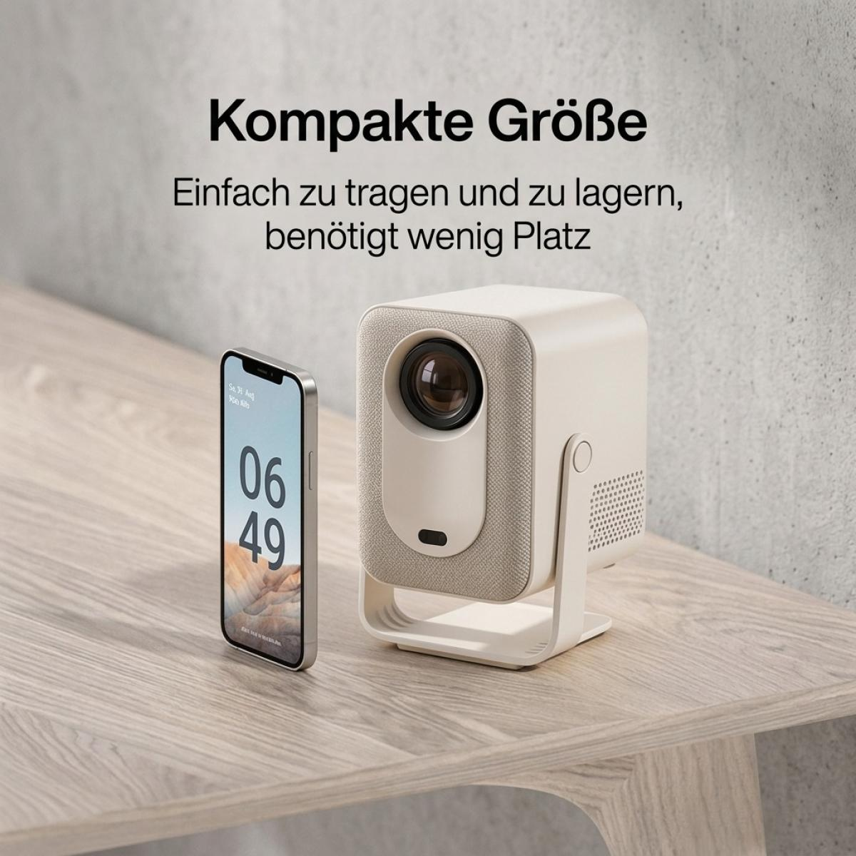 Ein kompakter beiger Projektor und ein Smartphone stehen nebeneinander auf einem Holztisch.