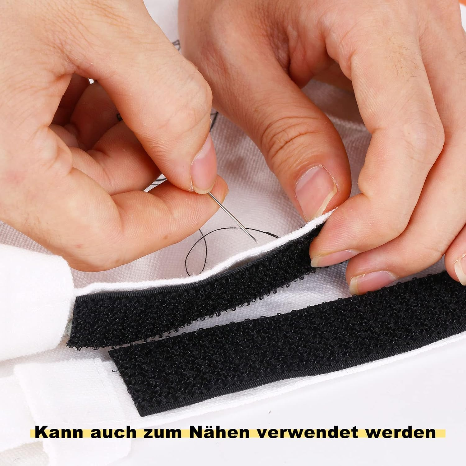Hände nähen mit Nadel und Faden schwarzen Klettverschluss auf weißen Stoff.