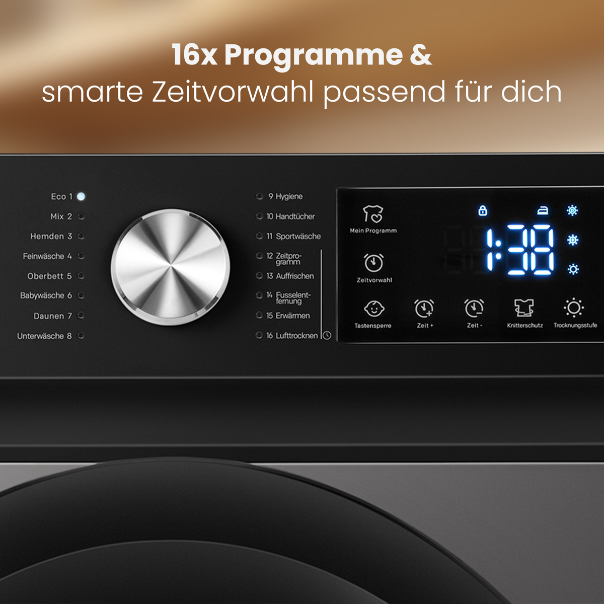 Bedienfeld einer schwarzen Waschmaschine mit silbernem Drehknopf und blauem LED-Display.