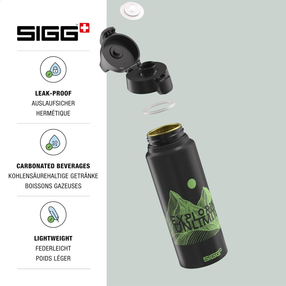 Schwarze Sigg-Trinkflasche mit offenem Deckel und Berggrafik, links Symbole für Auslaufsicherheit und Leichtgewicht.