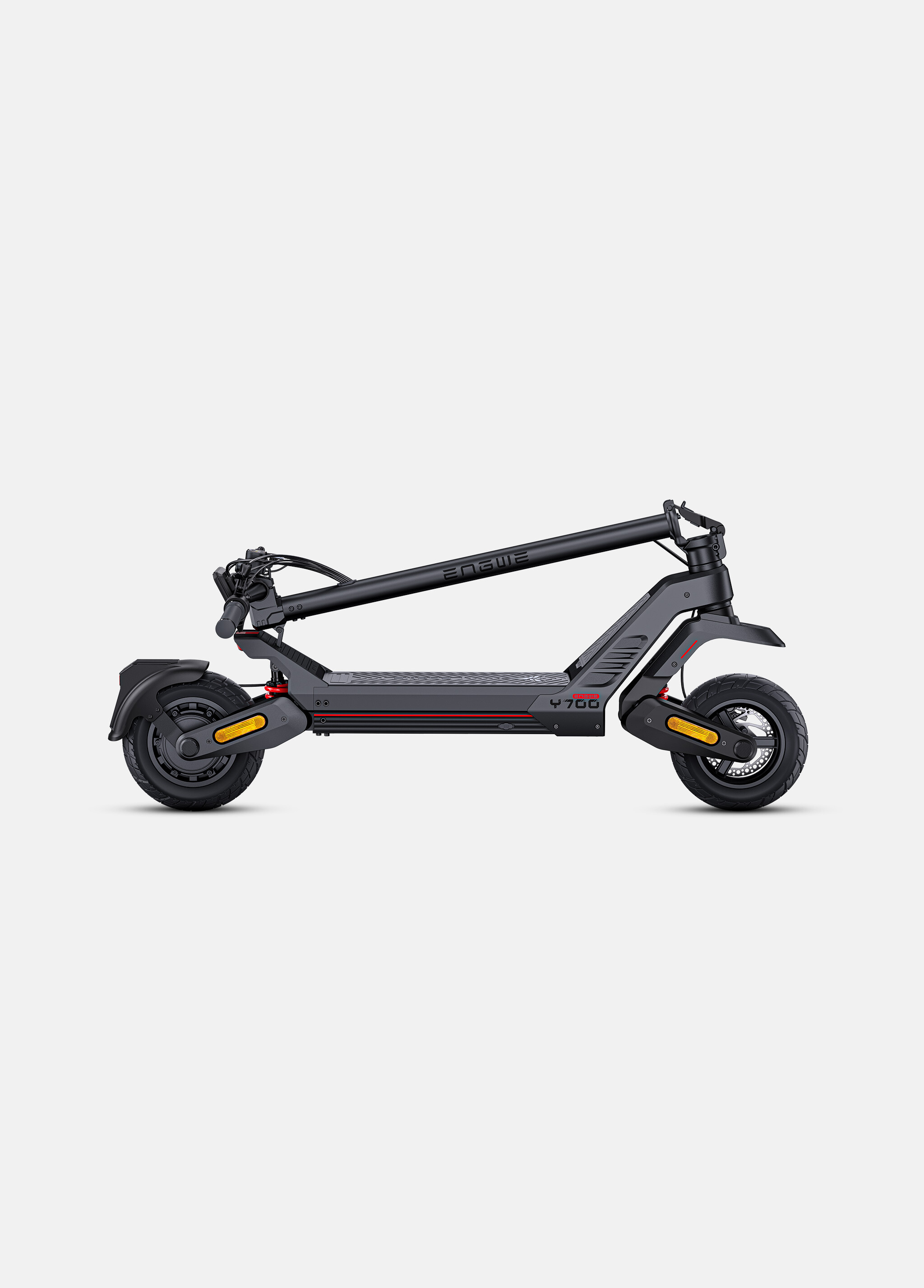 Ein schwarzer, zusammengeklappter E-Scooter vor hellgrauem Hintergrund.