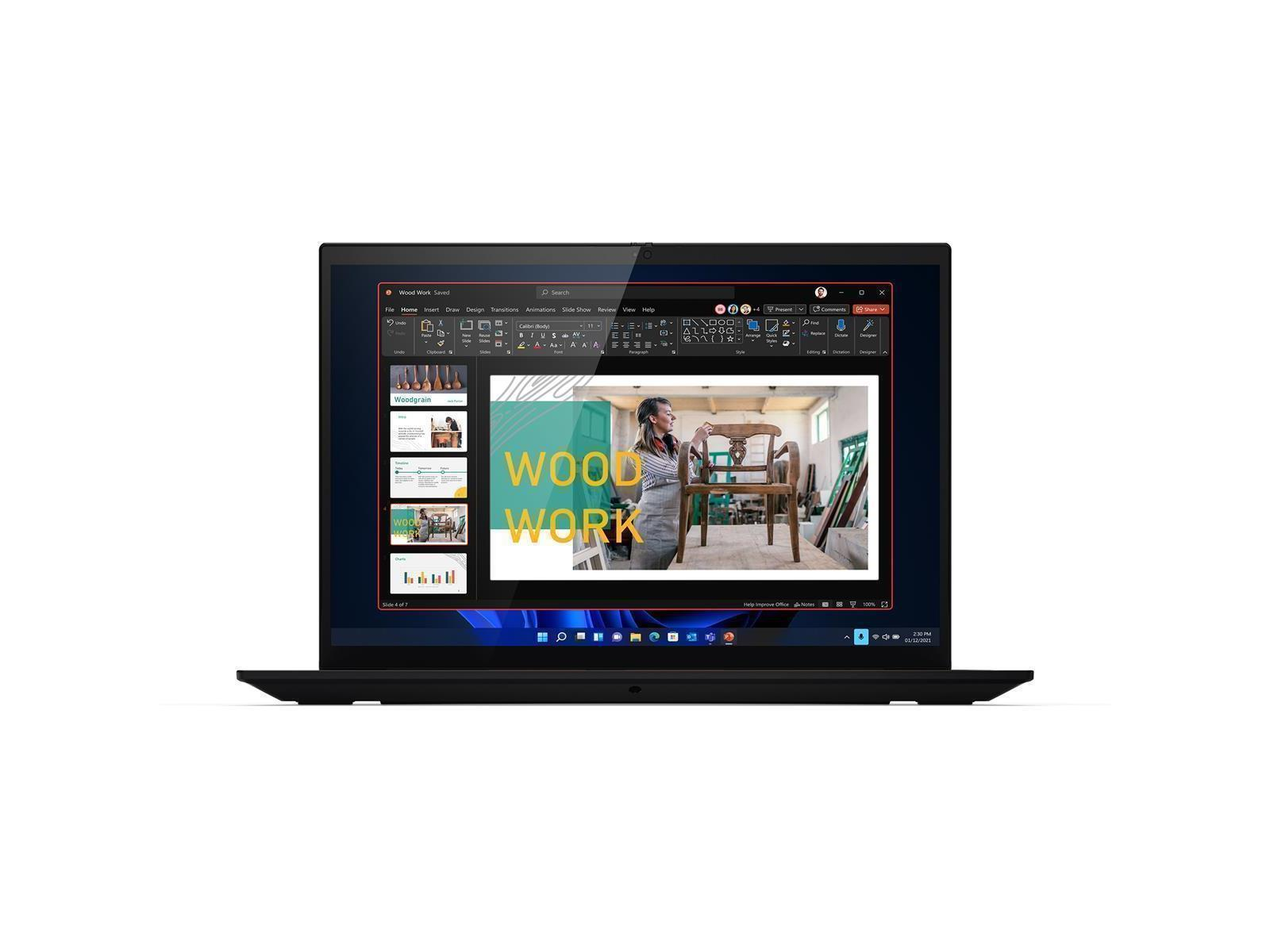 Ein Laptop zeigt eine geöffnete Präsentation mit dem Titel Wood Work und ein Bild eines Tischlers.