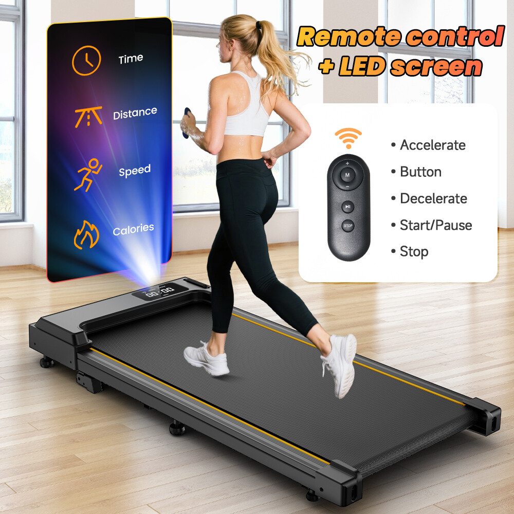 Mujer corriendo en una caminadora plana con pantalla LED y control remoto.