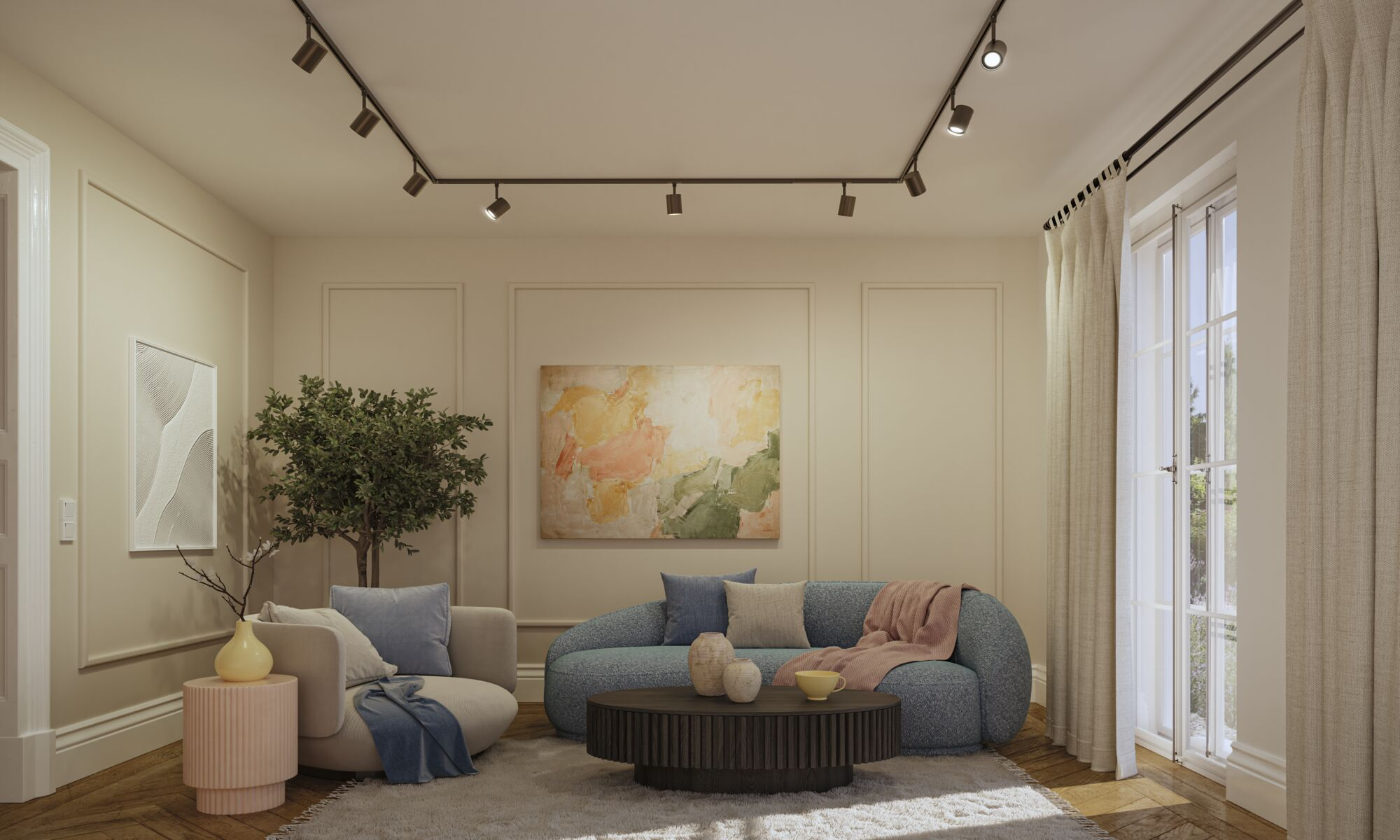 Gemütliches Wohnzimmer mit blauem Sofa, Sessel, runden Couchtisch, Pflanzen und abstrakten Gemälden an beigen Wänden.