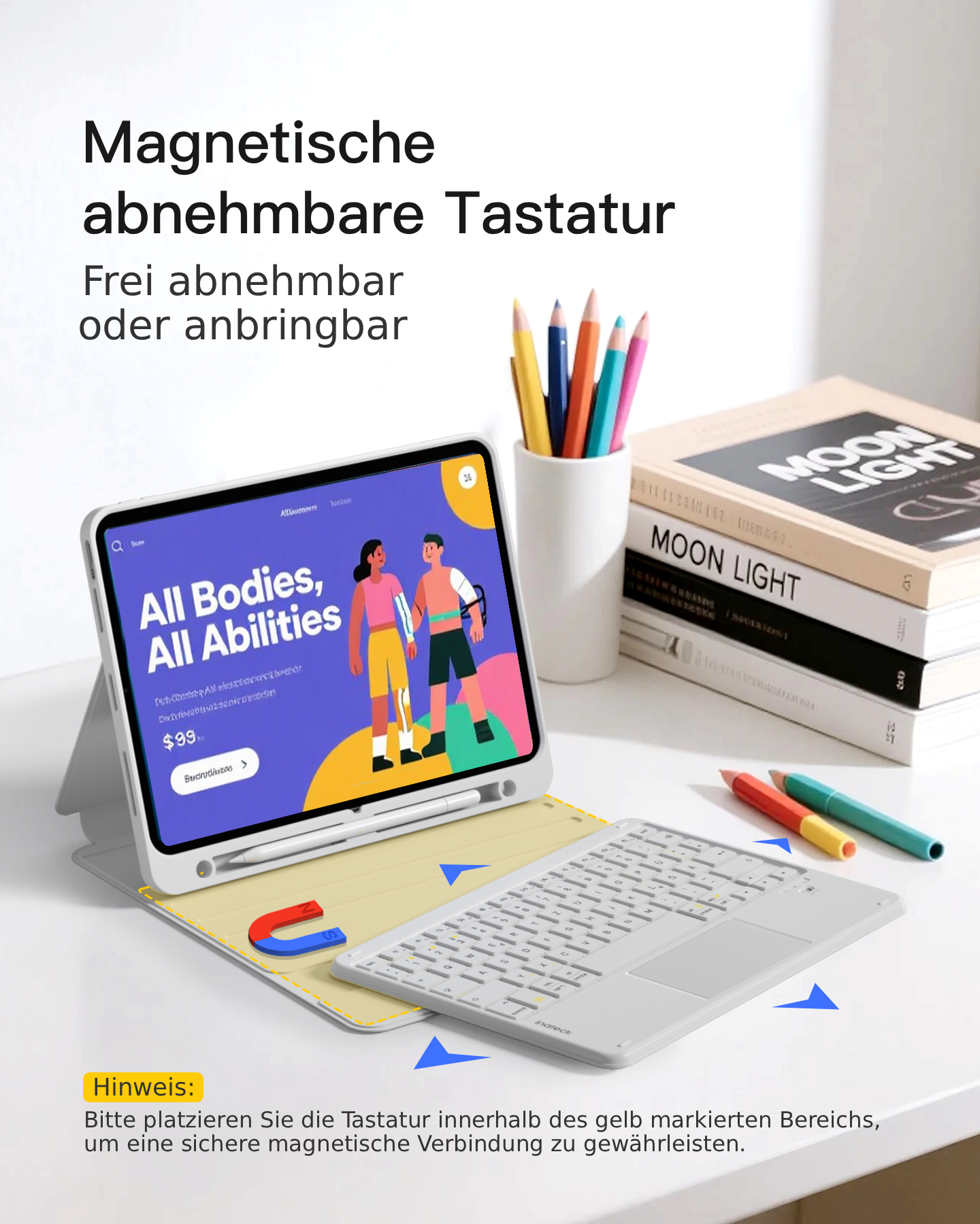 Tablet in Hülle mit abnehmbarer Magnet-Tastatur, Stiften und Büchern im Hintergrund.
