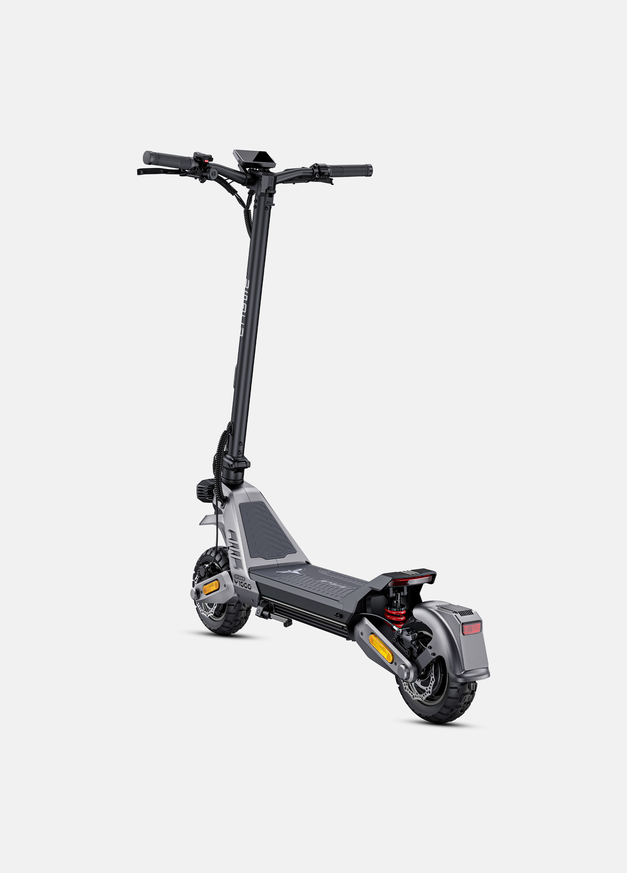 Un patinete eléctrico gris y negro sobre fondo claro.