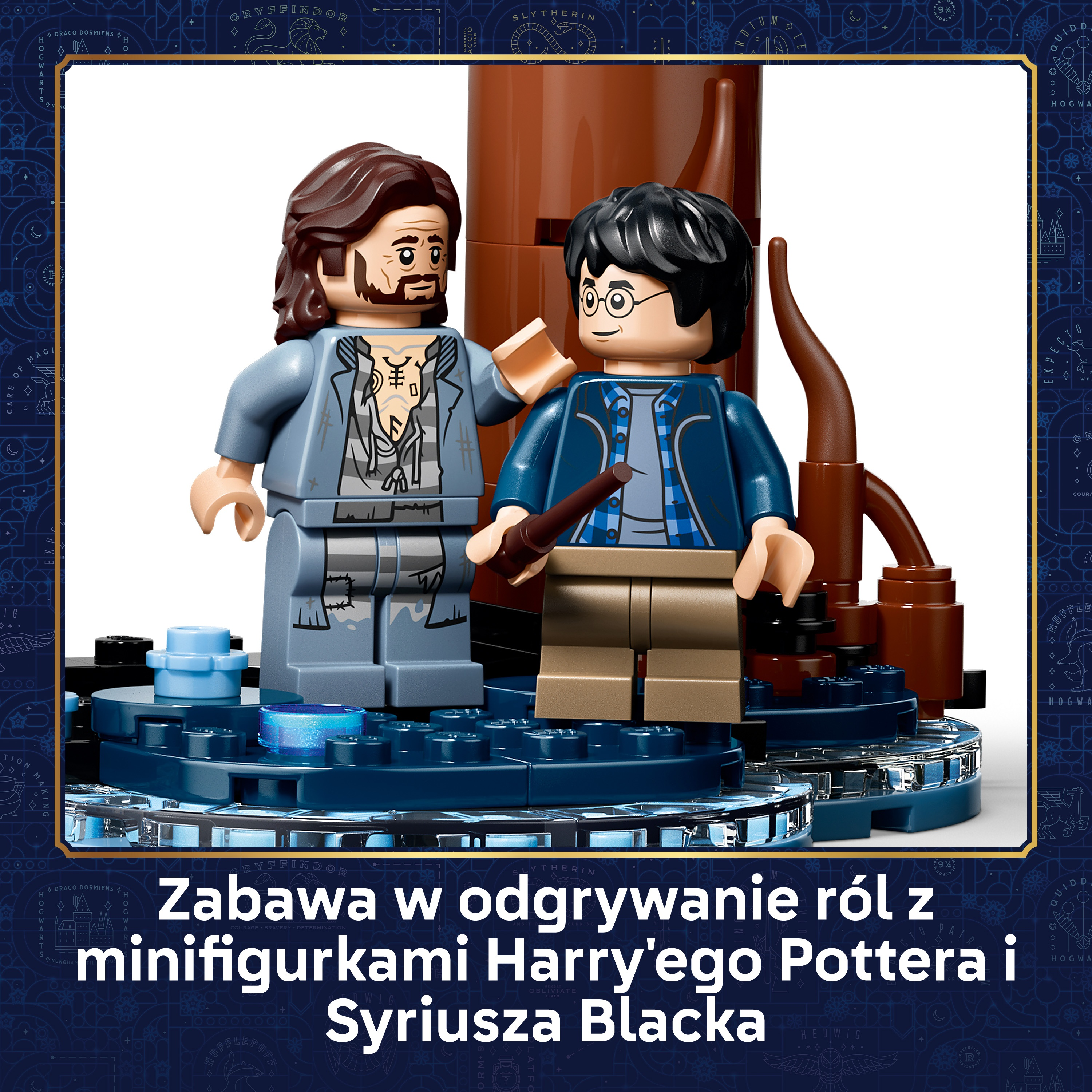 Minifigure LEGO di Harry Potter e Sirius Black su una piattaforma blu scuro.