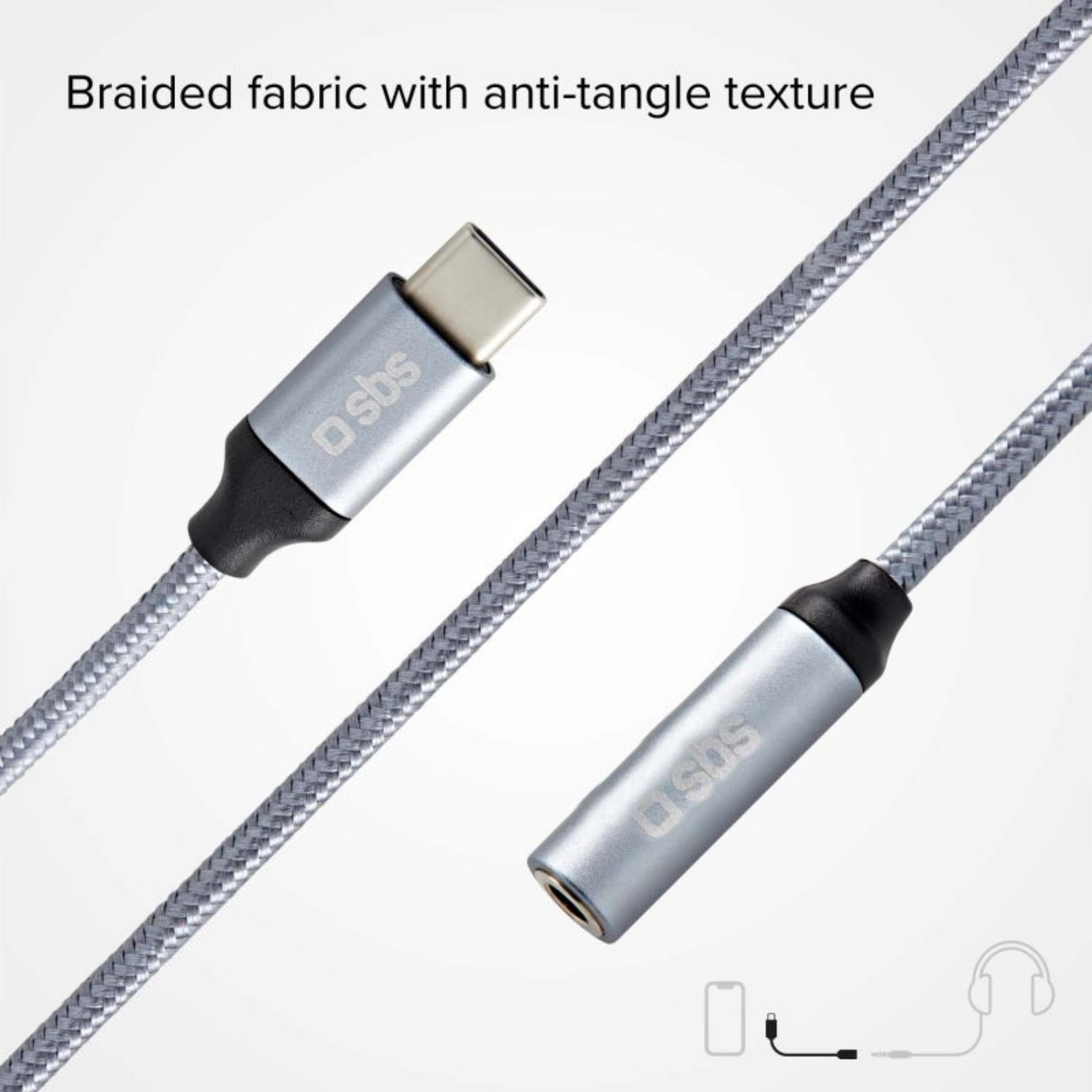 Cable trenzado gris de USB-C a jack con textura anti-enredos sobre fondo claro.