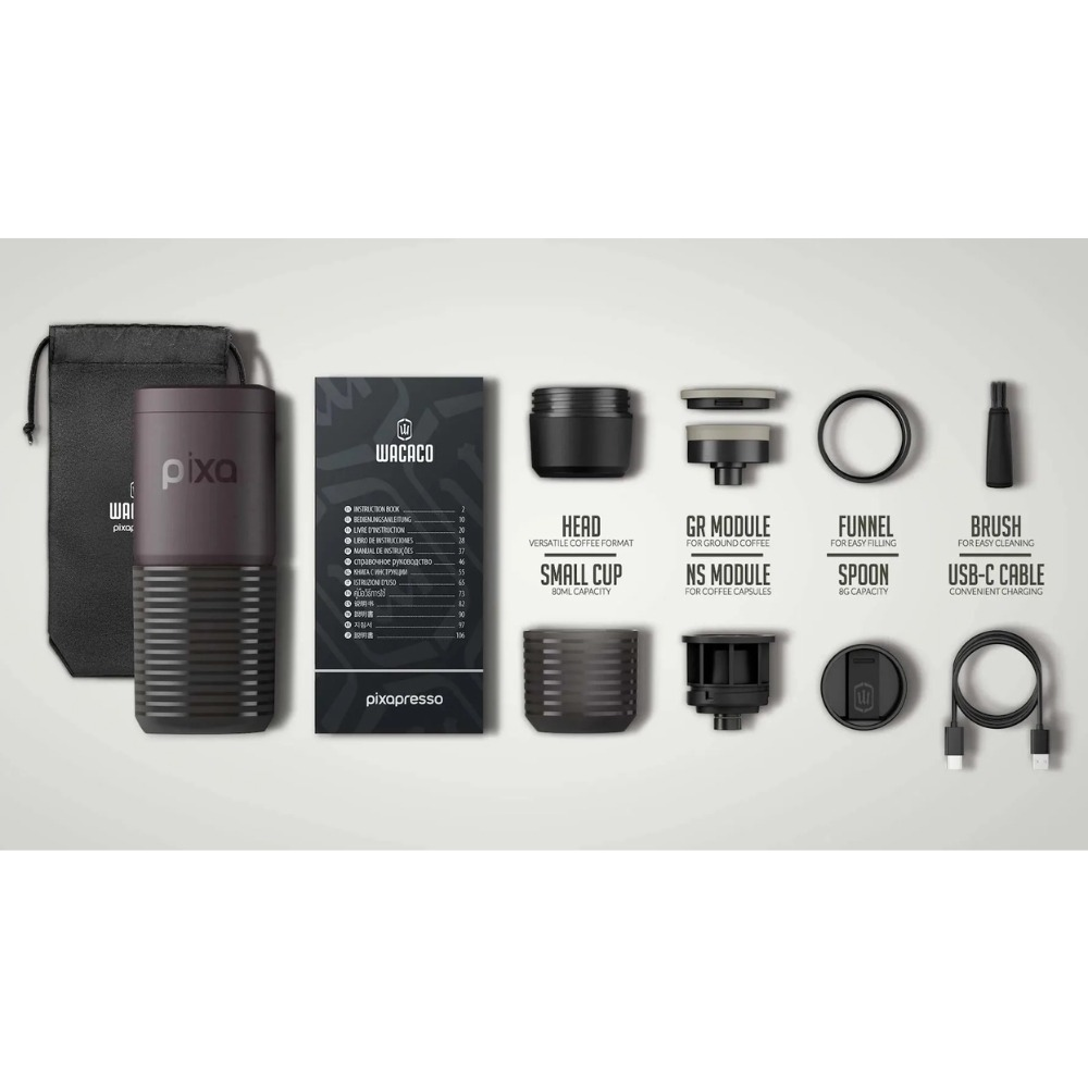 Wacaco Picopresso Zubehörteile flach aufgereiht, inklusive Kaffeebereiter, Modulen, Bürste und Ladekabel.