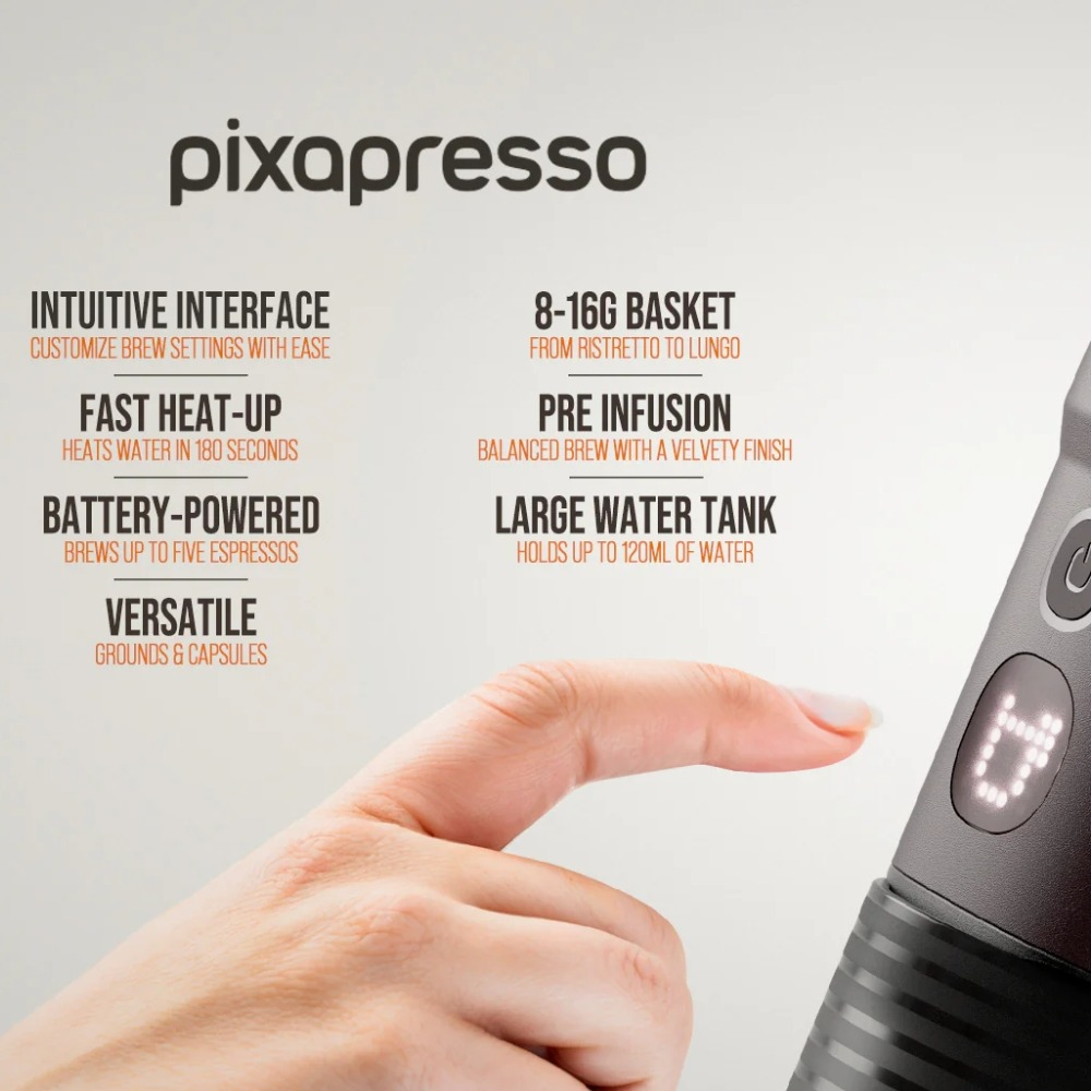 Hand berührt eine pixapresso Kaffeemaschine neben Produktfeatures.