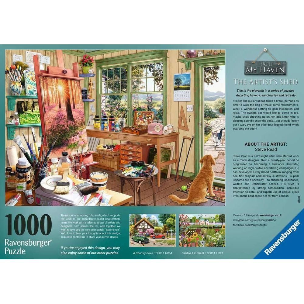 Ein Künstleratelier mit Staffelei, Pinsel, Gemälden, einem großen Fenster und einem goldenen Retriever vor der Tür.