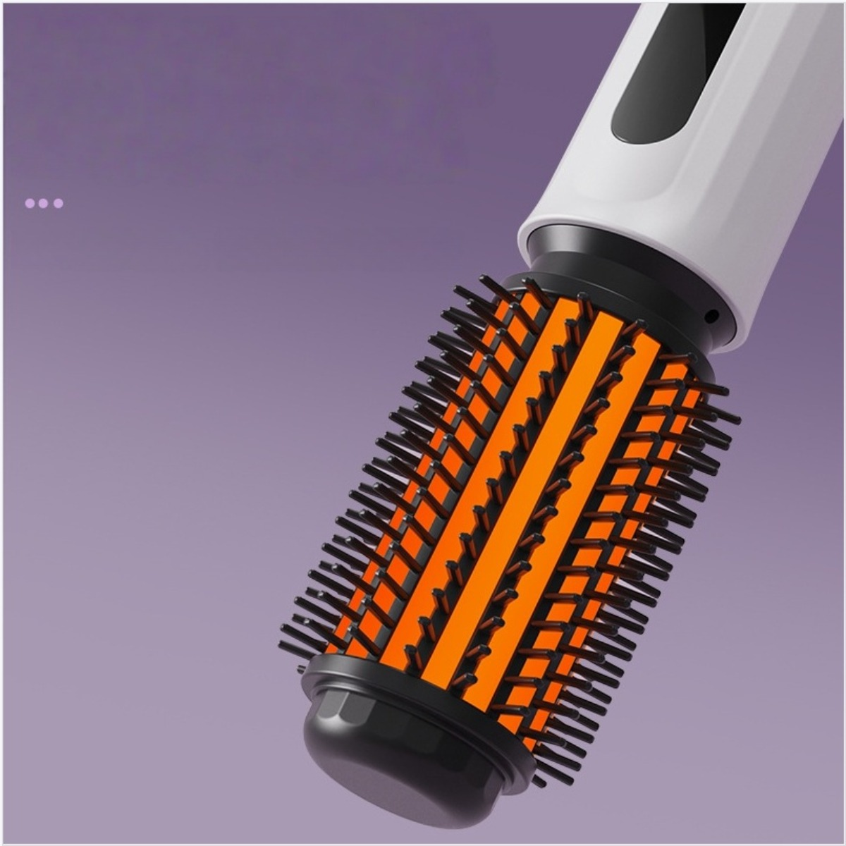 Eine weiß-schwarze Haarbürste mit leuchtend orangen Borsten auf einem sanft violetten Hintergrund.