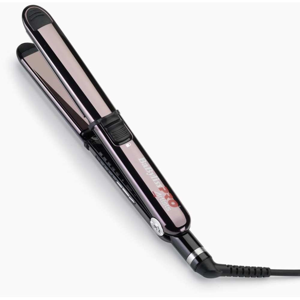 Una piastra per capelli BaBylissPro nera lucida su sfondo bianco.