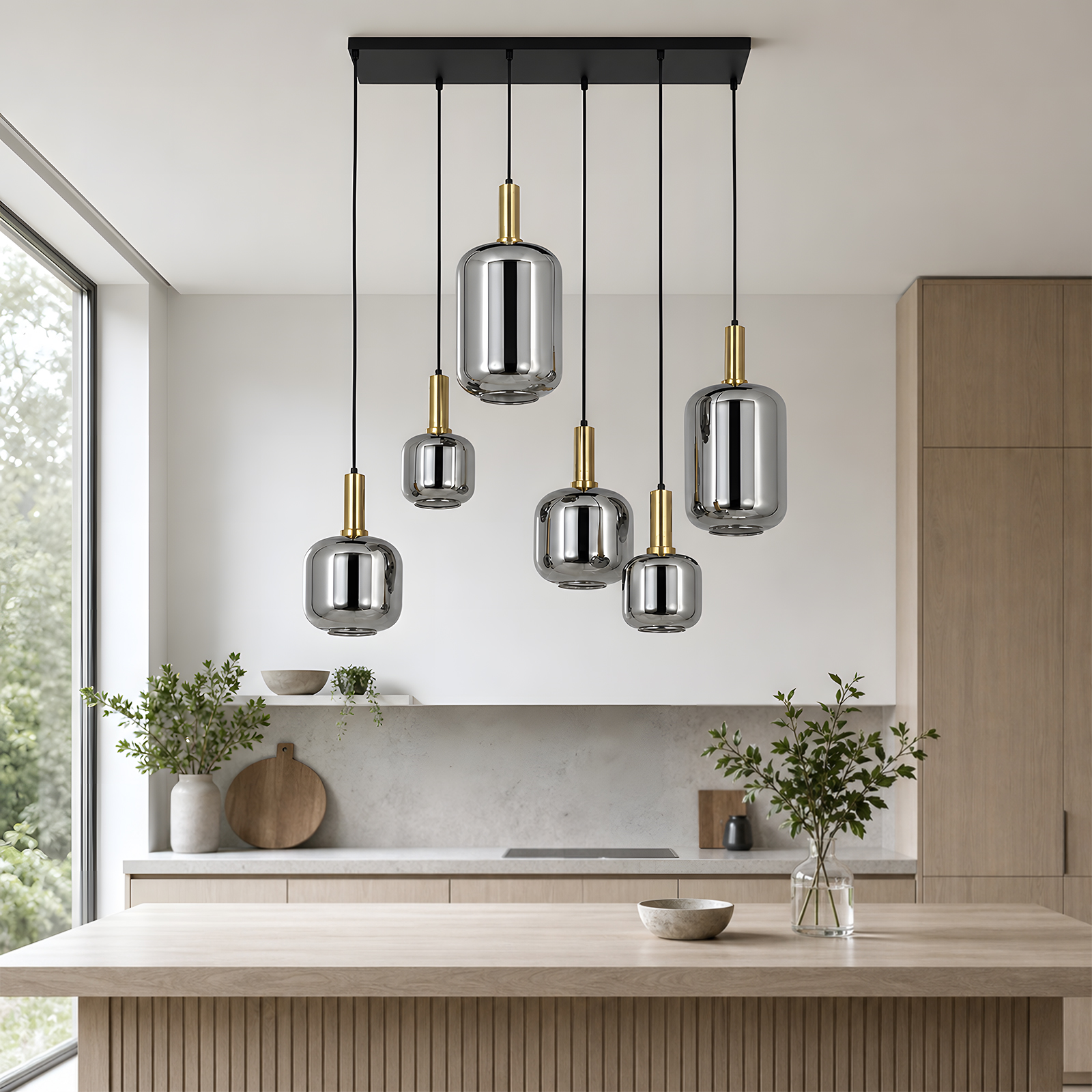 Nowoczesna lampa wisząca z sześcioma szarymi kloszami nad drewnianą wyspą.