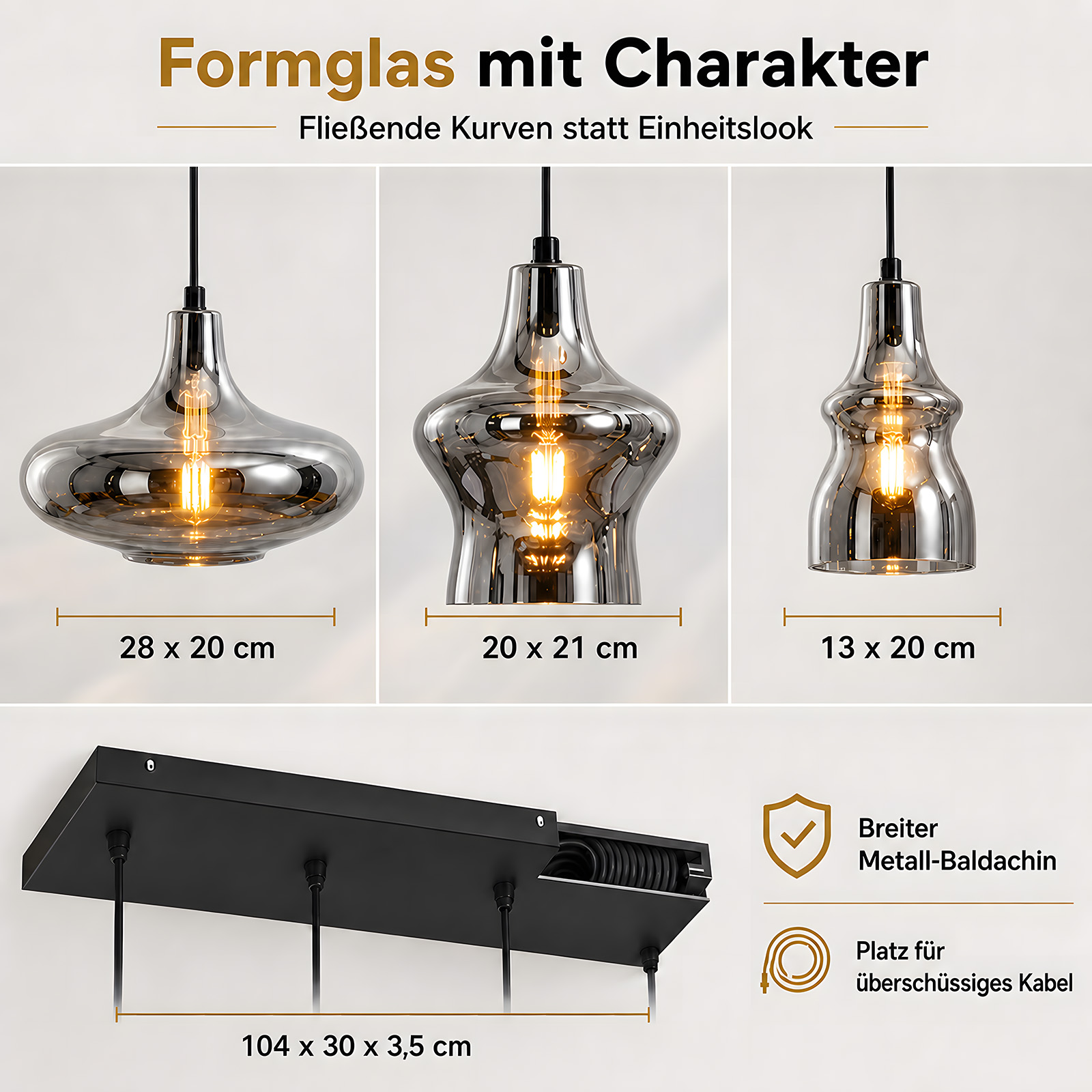 Trzy wiszące lampy z szarego szkła o różnych wymiarach oraz czarny metalowy baldachim z miejscem na kabel.