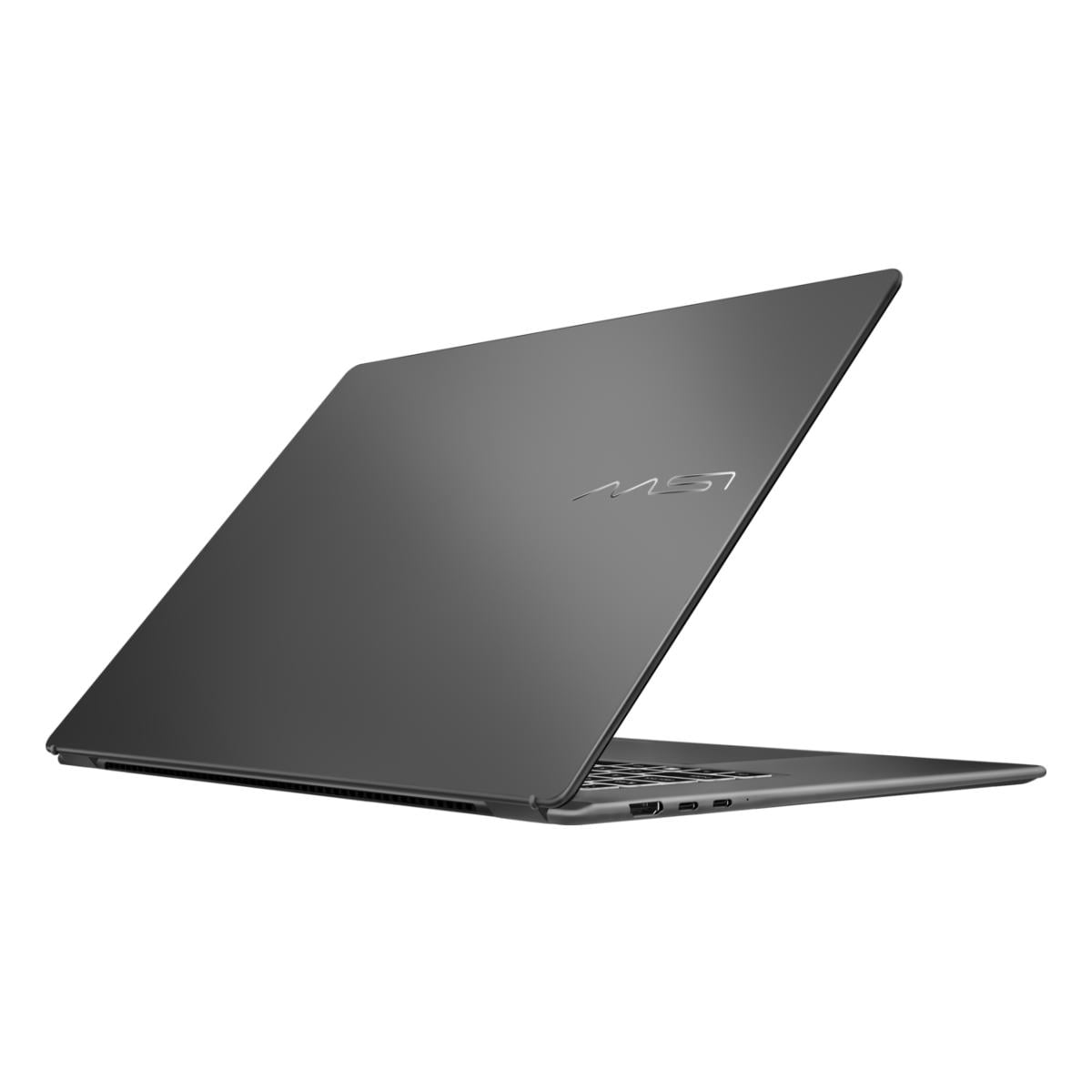 Ein geschlossener, dunkler MSI-Laptop steht auf einer weißen Oberfläche mit sichtbaren seitlichen Anschlüssen.