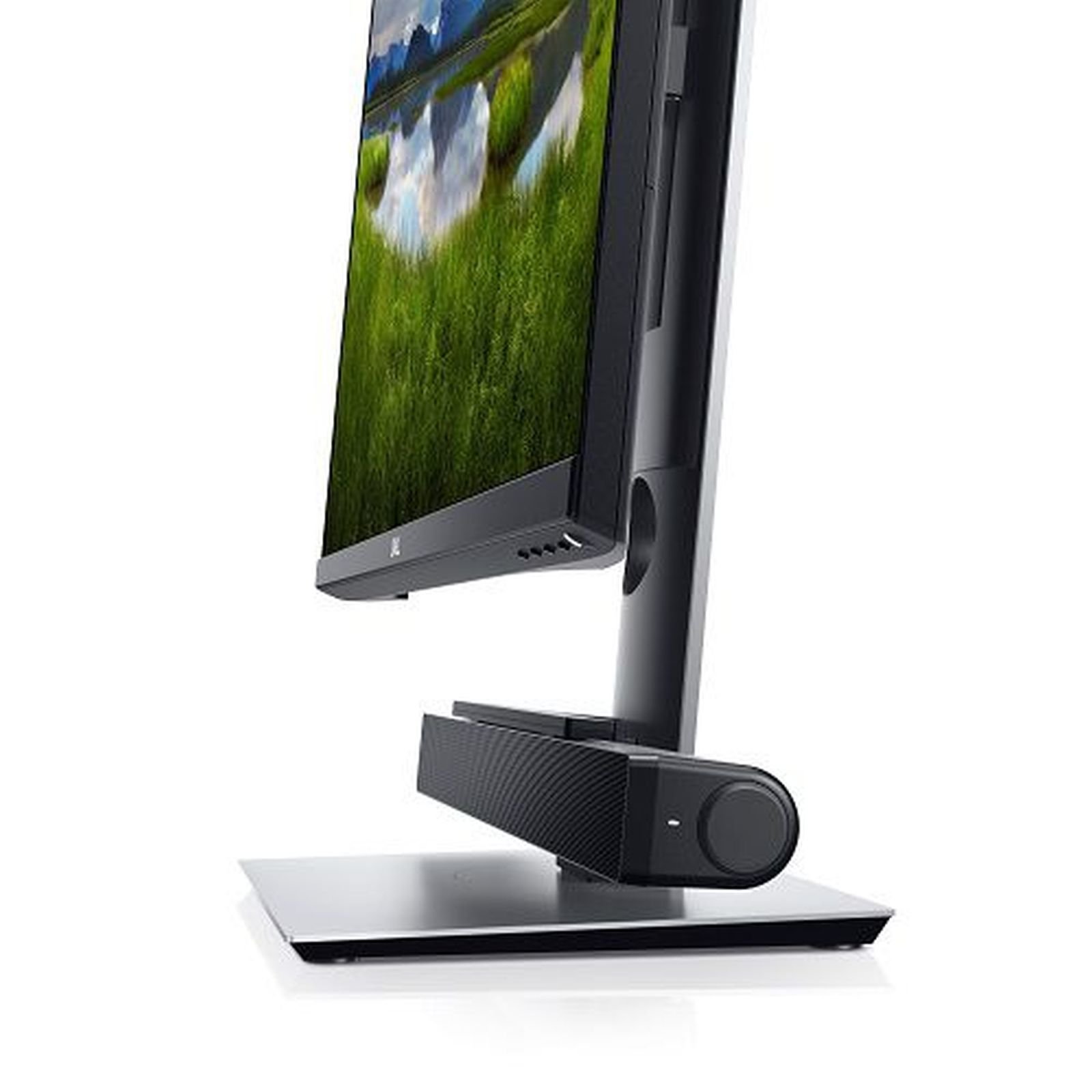 Seitenansicht eines Monitors auf einem silbernen Standfuß mit einer Soundbar darunter und einem Natur-Hintergrund.
