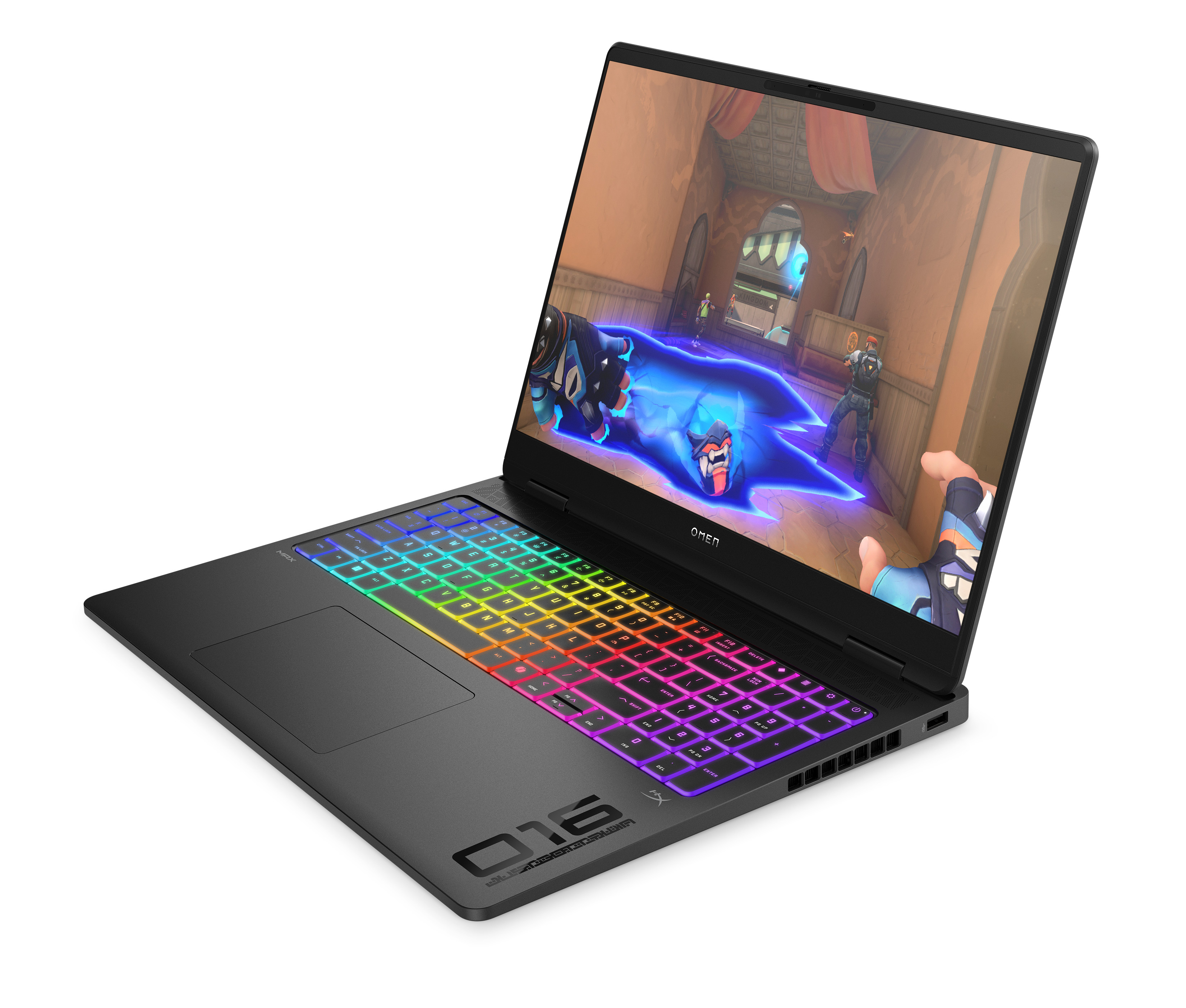 Un laptop nero con tastiera RGB colorata mostra un videogioco sullo schermo su sfondo bianco.