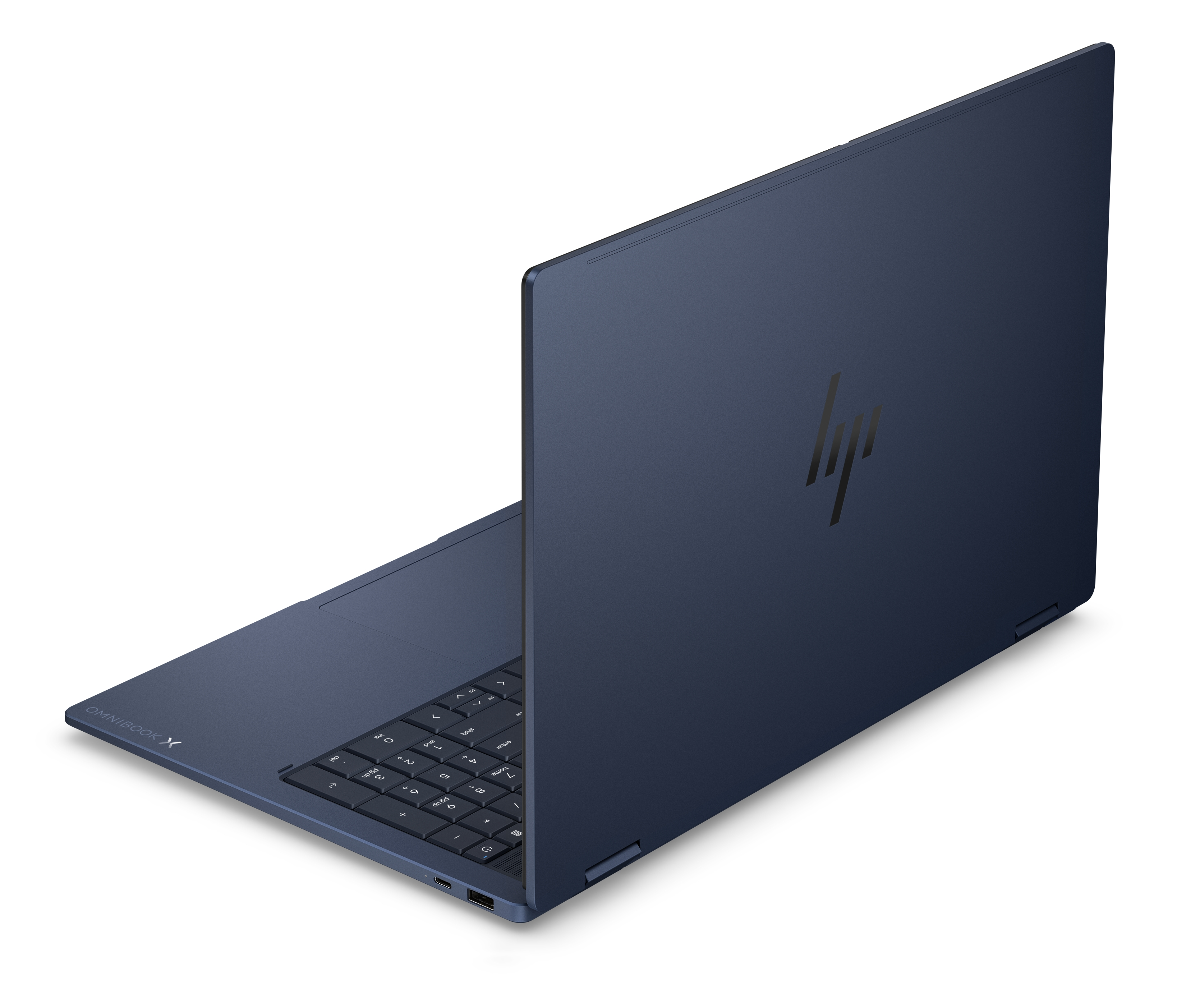 Un computer portatile blu scuro è leggermente aperto su sfondo bianco, con il logo HP sul coperchio.