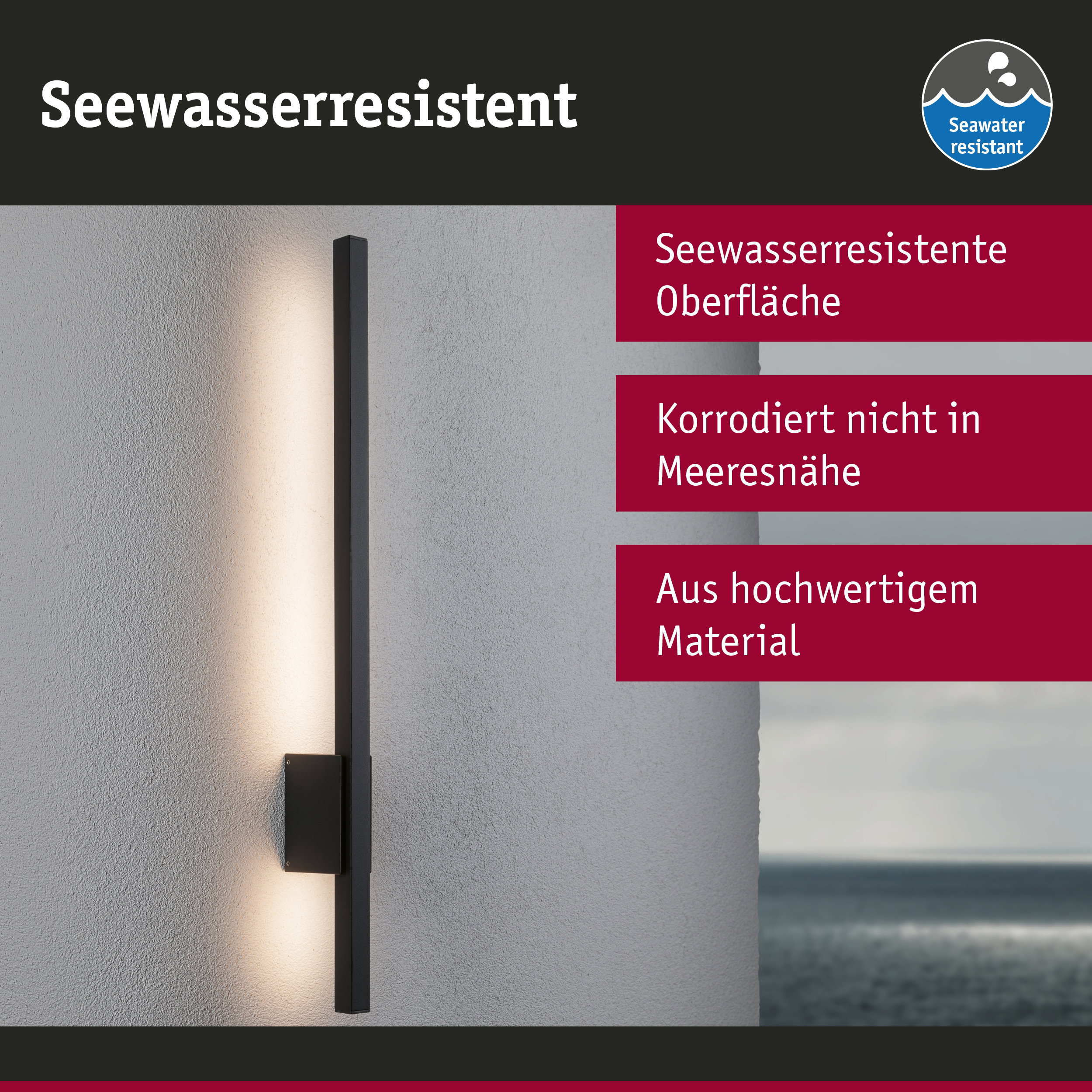 Eine schwarze, seewasserresistente Wandleuchte an einer grauen Wand mit deutscher Textbeschreibung.