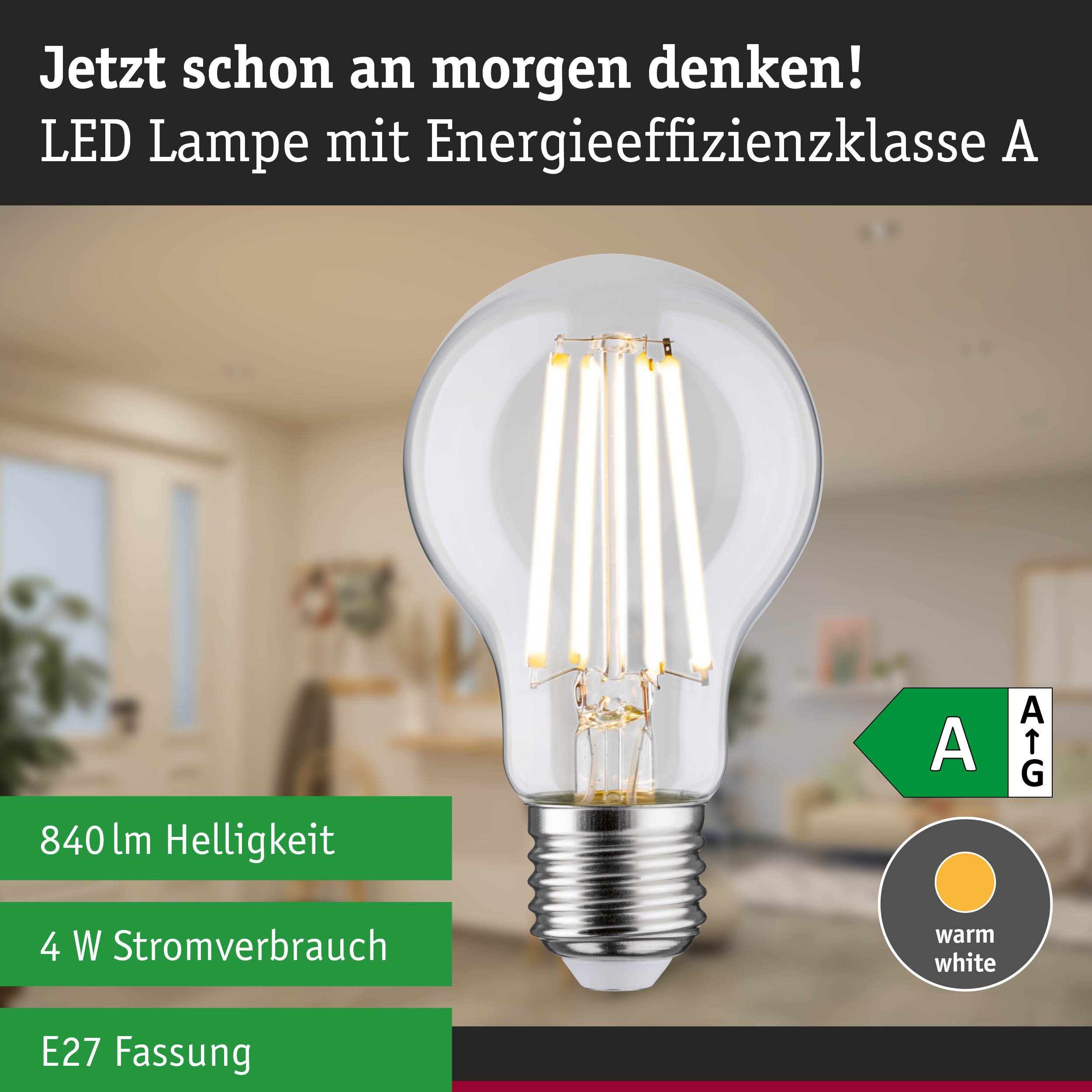 Eine LED-Lampe mit warmweißem Licht und Energieklasse A vor verschwommenem Hintergrund.