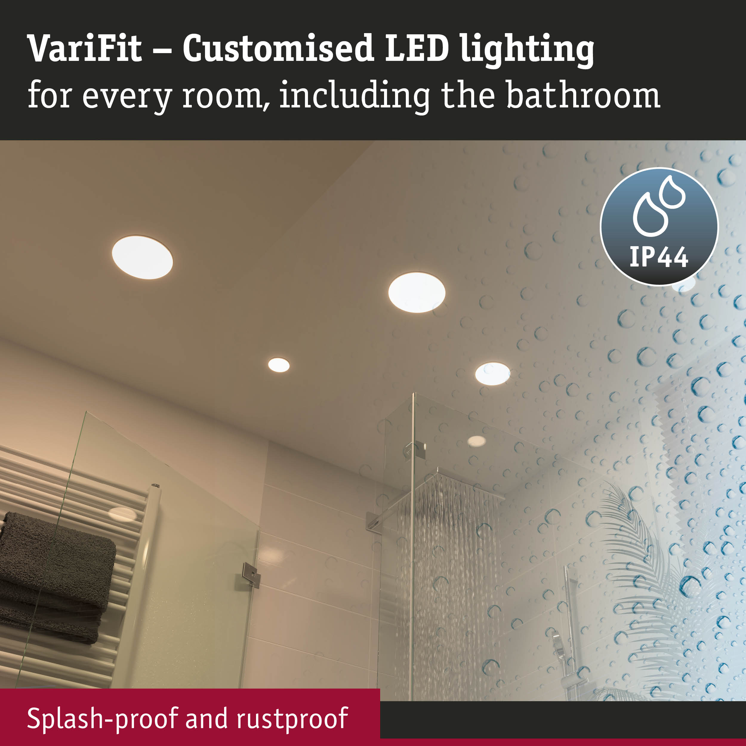 Vier LED-Deckenleuchten in einem modernen Bad mit Dusche und Handtuchwärmer. IP44 spritzwassergeschützt.