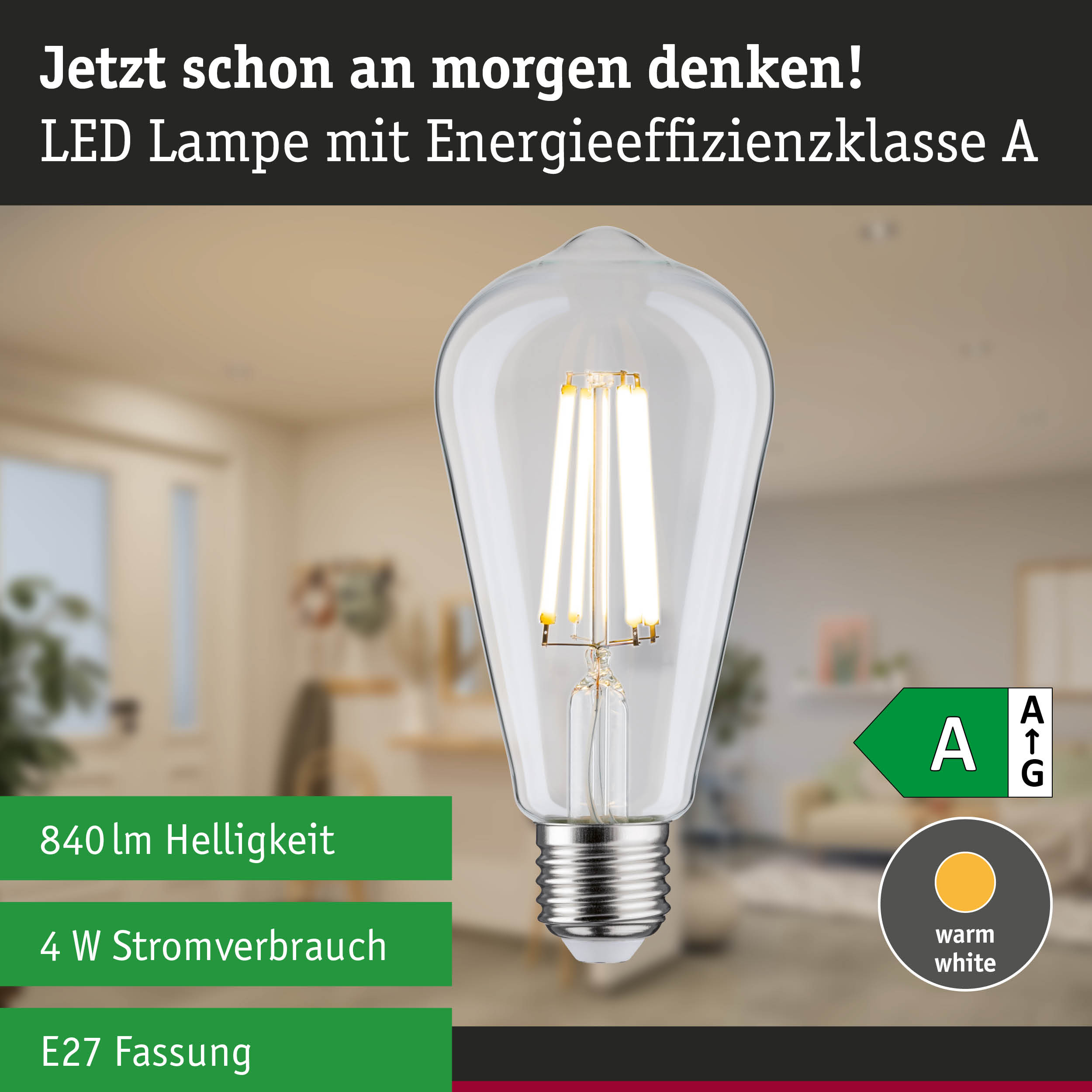 LED-Lampe mit Energieeffizienzklasse A, warmweißem Licht, 840 lm Helligkeit und E27-Fassung vor verschwommenem Hintergrund.