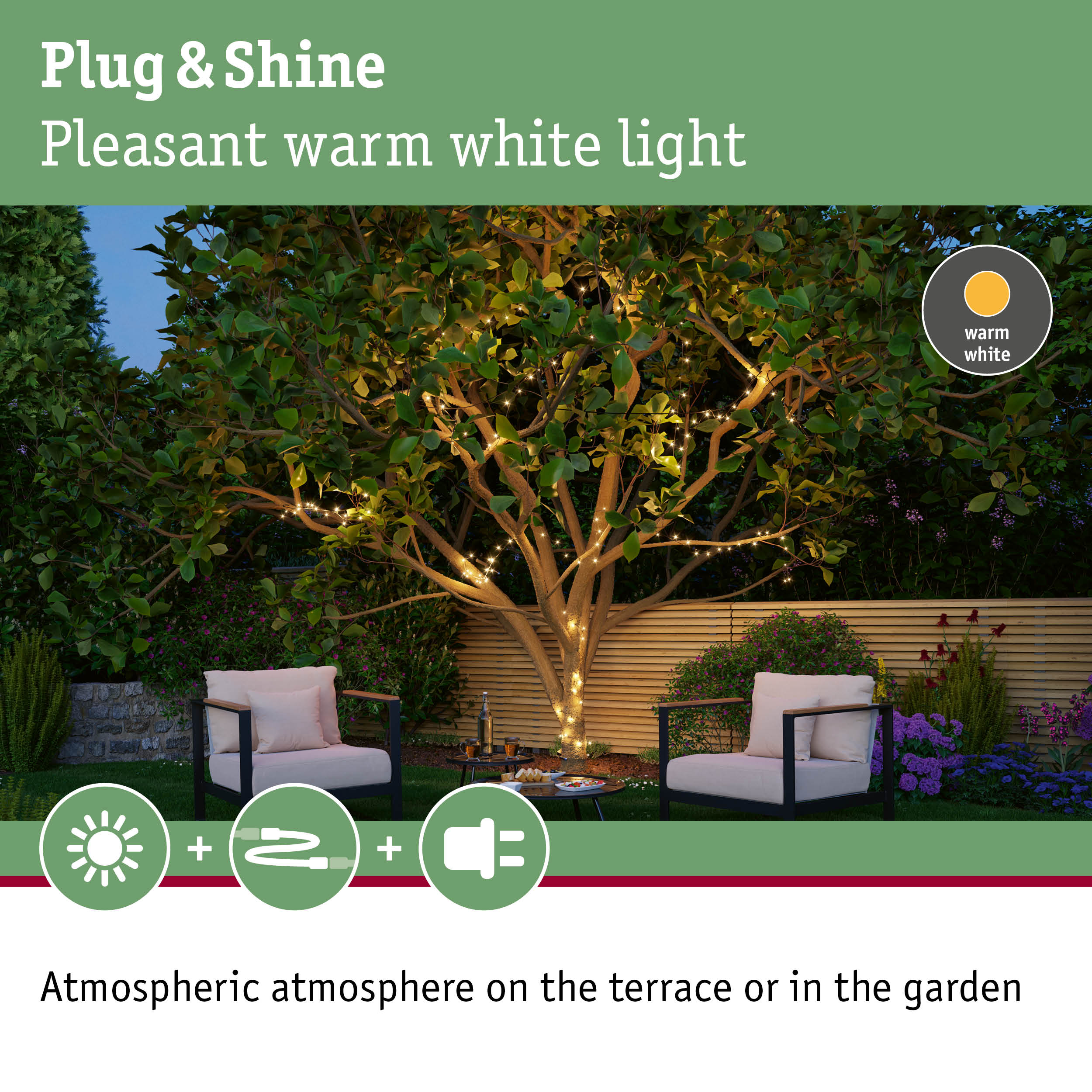 Beleuchteter Baum mit Lichterkette im Garten, umgeben von zwei Sesseln und Text.