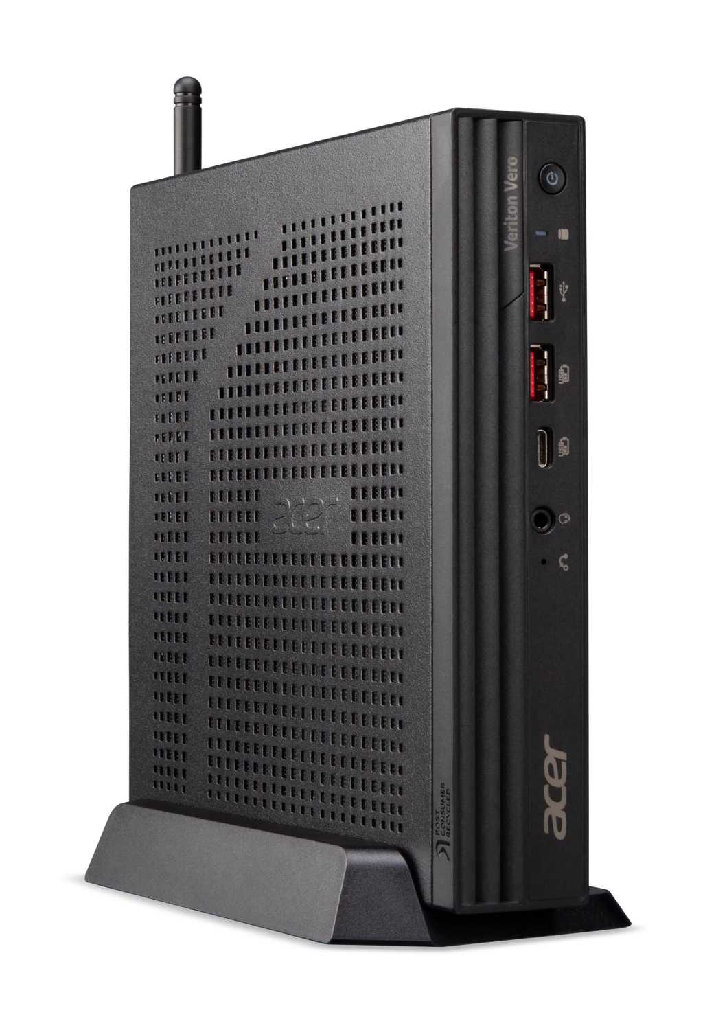 Un mini PC Acer nero in posizione verticale su un supporto, che mostra il pannello frontale con le porte USB.