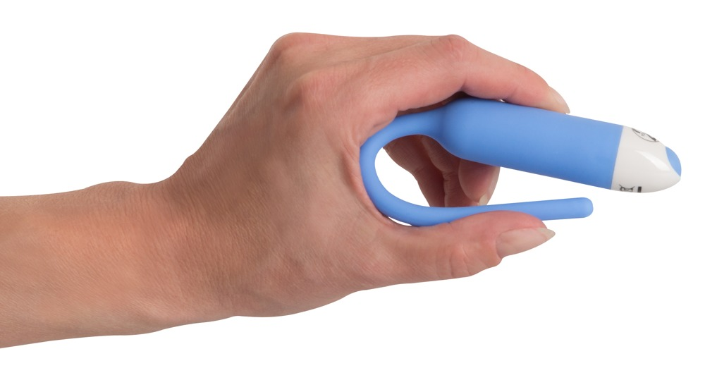 Eine Hand hält ein blaues, geschwungenes Wellness-Gerät mit weißer Spitze.