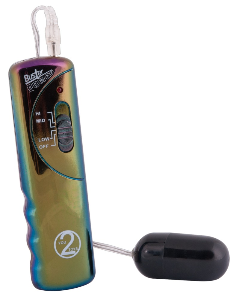 Eine metallisch schimmernde Fernbedienung mit Leistungseinstellungen und einem schwarzen Kapselaufsatz an einem Kabel.