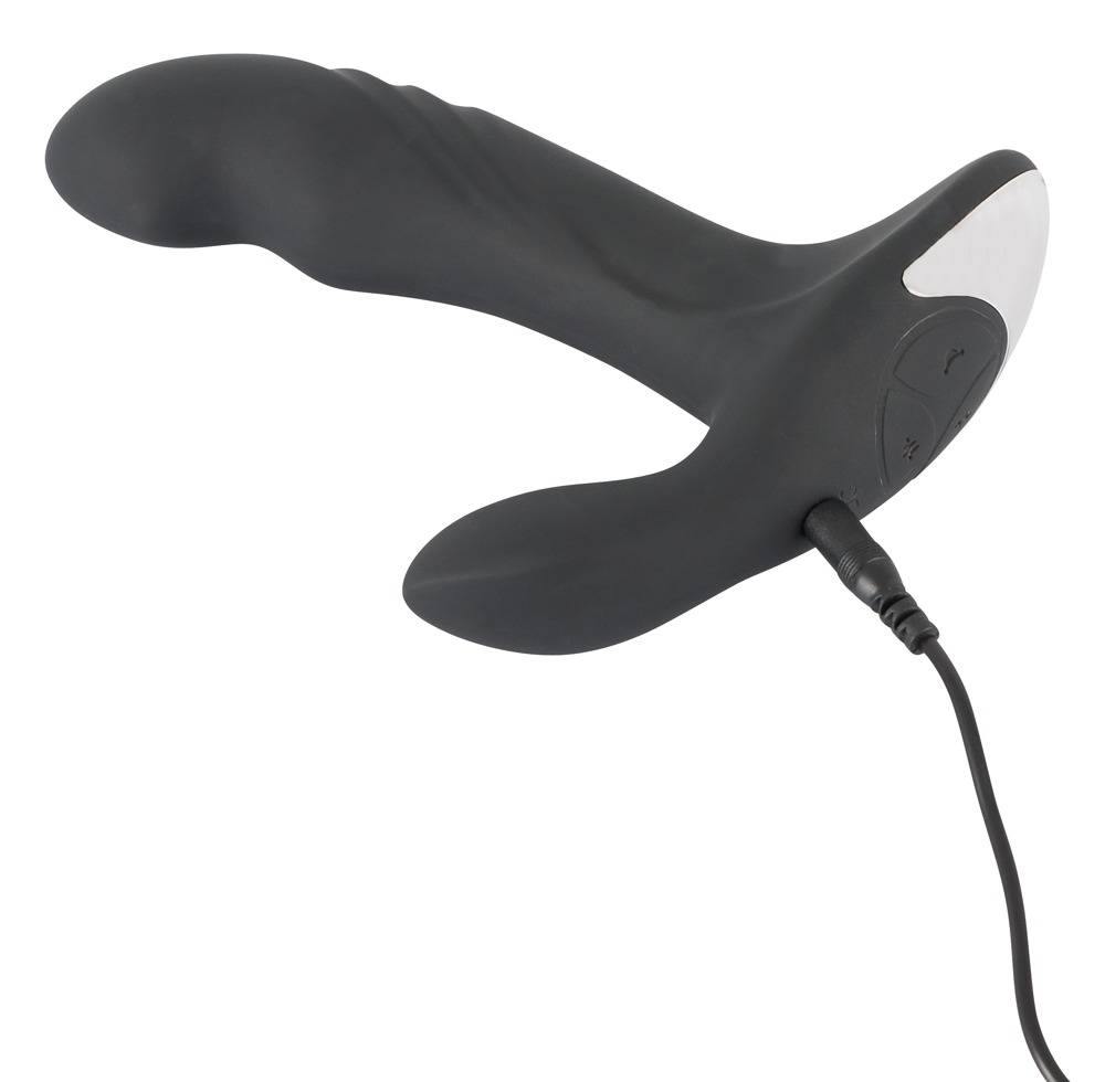 Ein schwarzes, ergonomisch geformtes Wellness-Gerät mit angeschlossenem Ladekabel vor weißem Hintergrund.