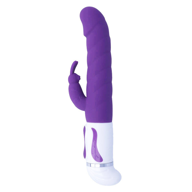 Ein violetter, gerippter Vibrator mit weißer Basis und kleinem Nebenarm auf einem rein weißen Hintergrund.