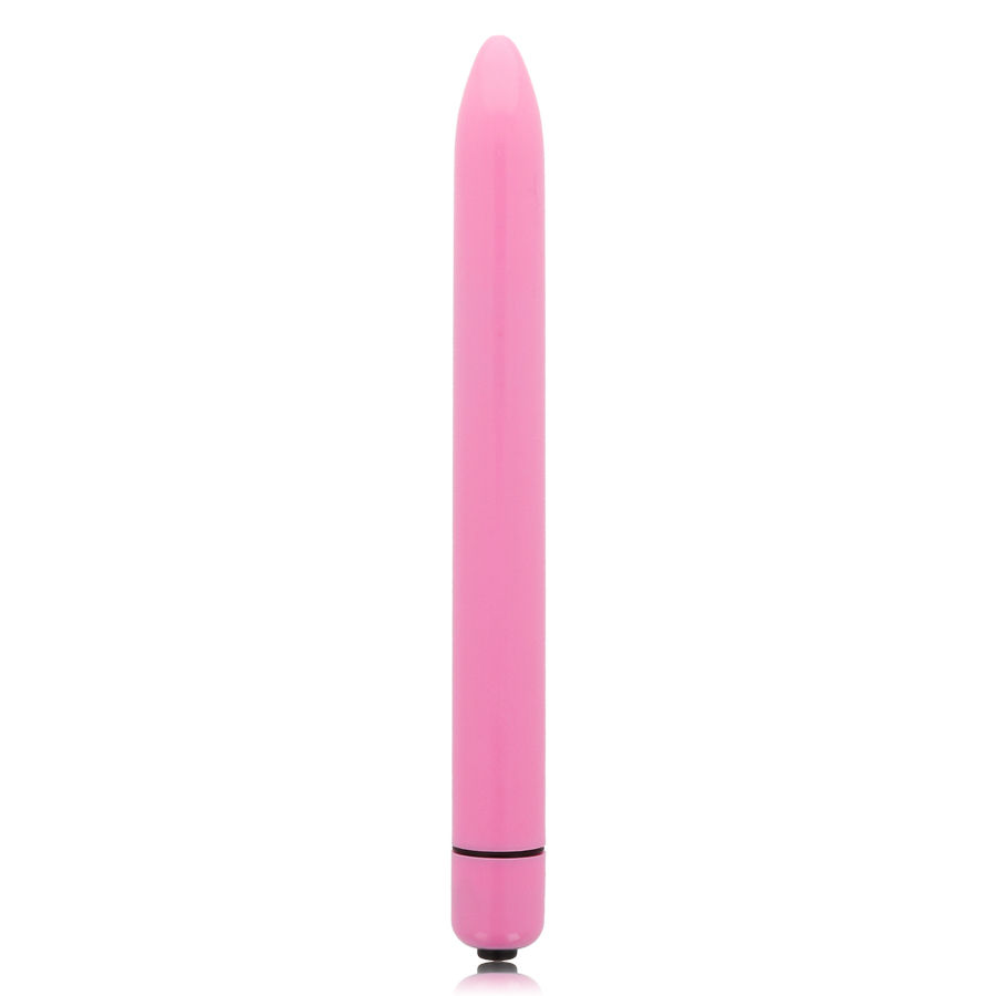 Ein schlanker, rosa zylindrischer Vibrator steht vertikal vor einem schlichten weißen Hintergrund.