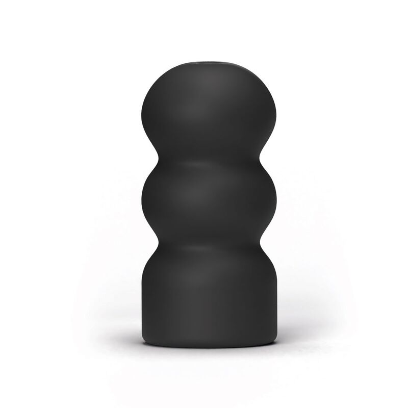 Ein matt schwarzes, dreiteiliges skulpturales Objekt steht isoliert auf weißem Hintergrund.