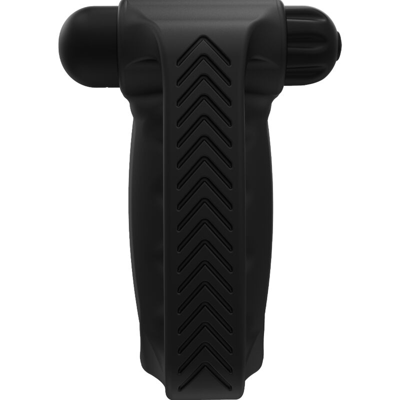 Ein schwarzes Massagegerät mit T-Form und Chevron-Mustern vor weißem Hintergrund.