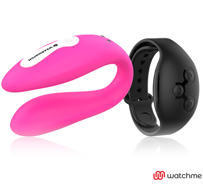 Un dispositivo rosa en forma de U junto a un reloj inteligente negro con botones, sobre fondo blanco.