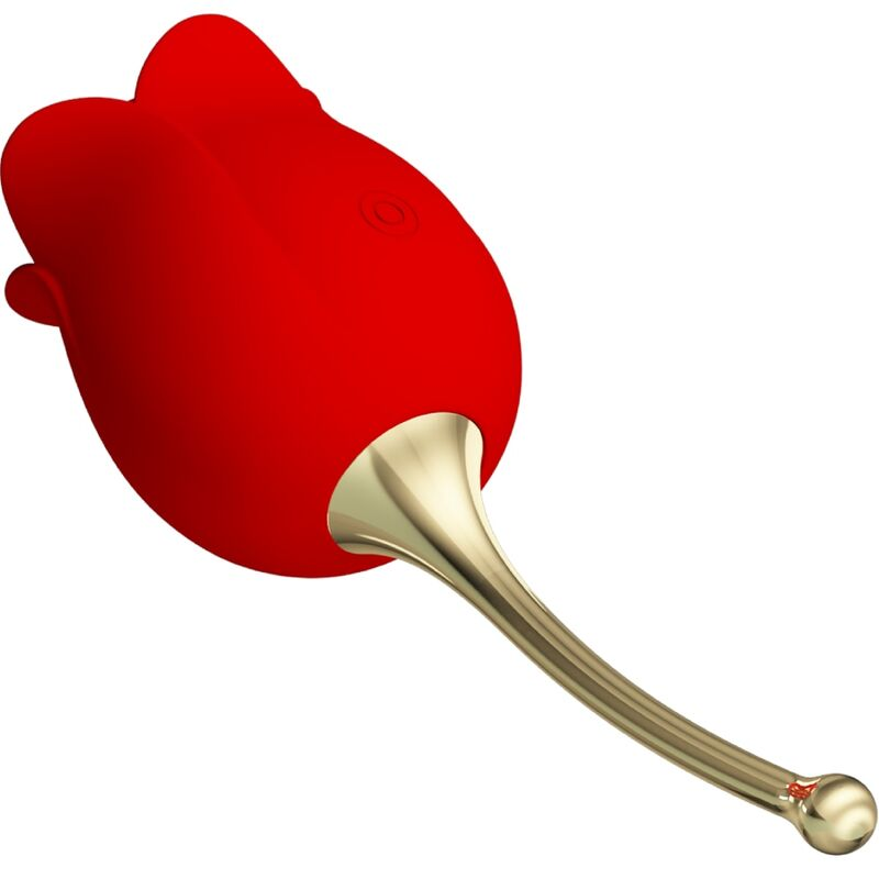 Un dispositivo de silicona roja con forma de rosa, tallo dorado curvo y punta esférica pequeña, sobre fondo blanco.