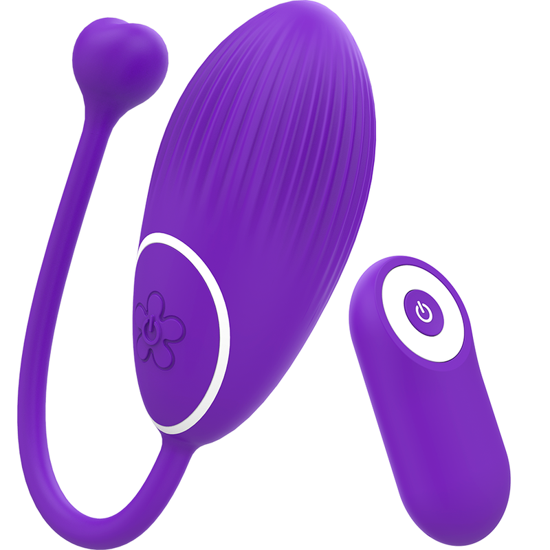 Un ejercitador Kegel morado con control remoto y un botón en forma de flor sobre fondo blanco.