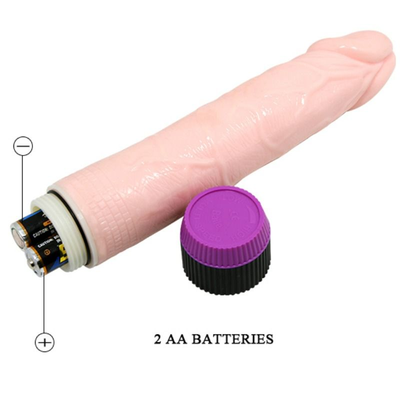 Un juguete para adultos rosado con dos pilas AA insertadas, junto a una tapa morada y negra, sobre fondo blanco.