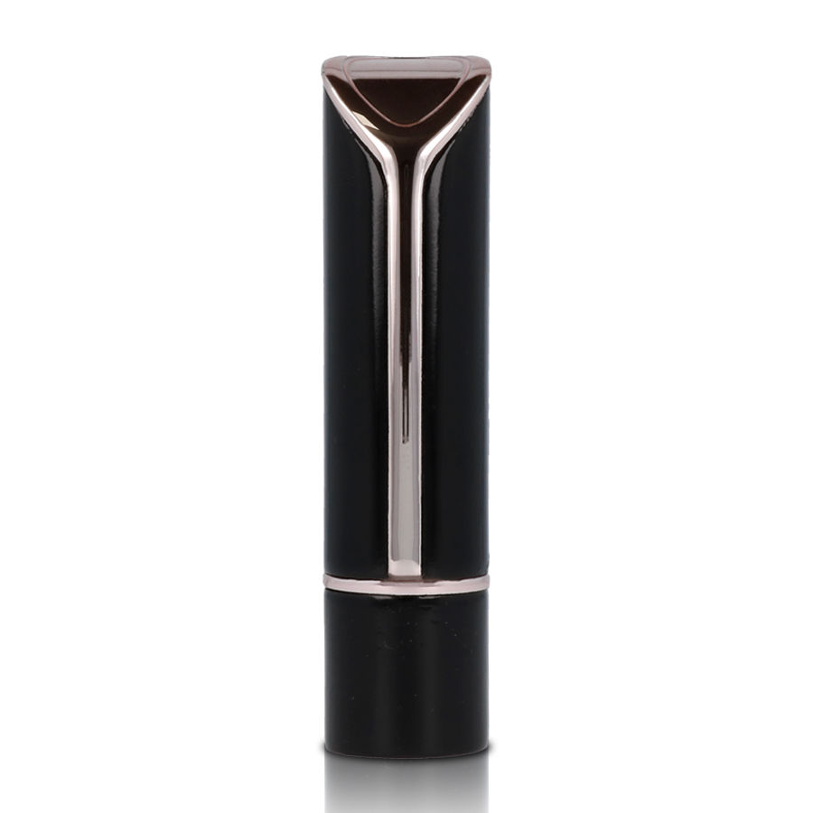 Glänzender, schwarzer Lippenstiftbehälter mit roségoldenen Akzenten vor weißem Hintergrund.