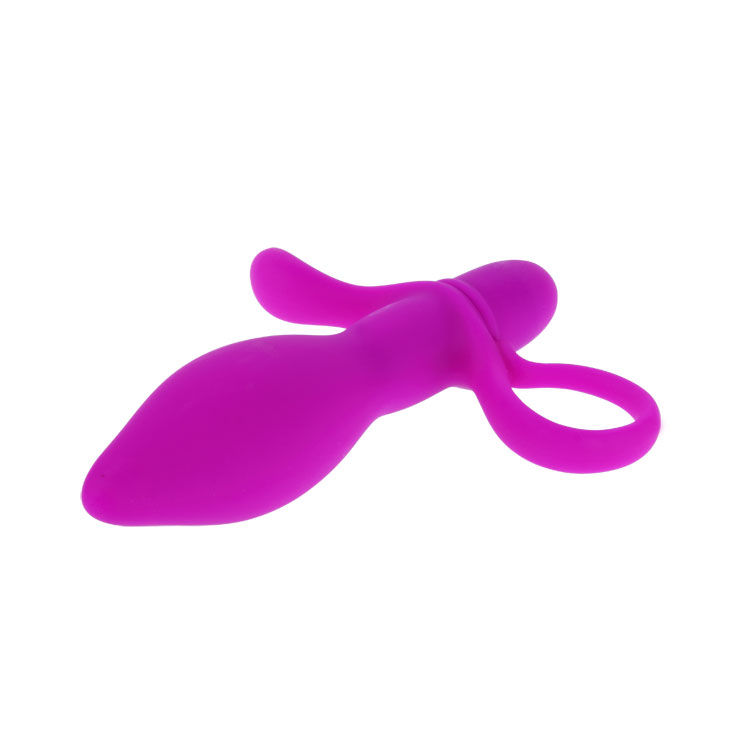 Un juguete sexual de silicona rosa con base cónica y anillo sobre fondo blanco.