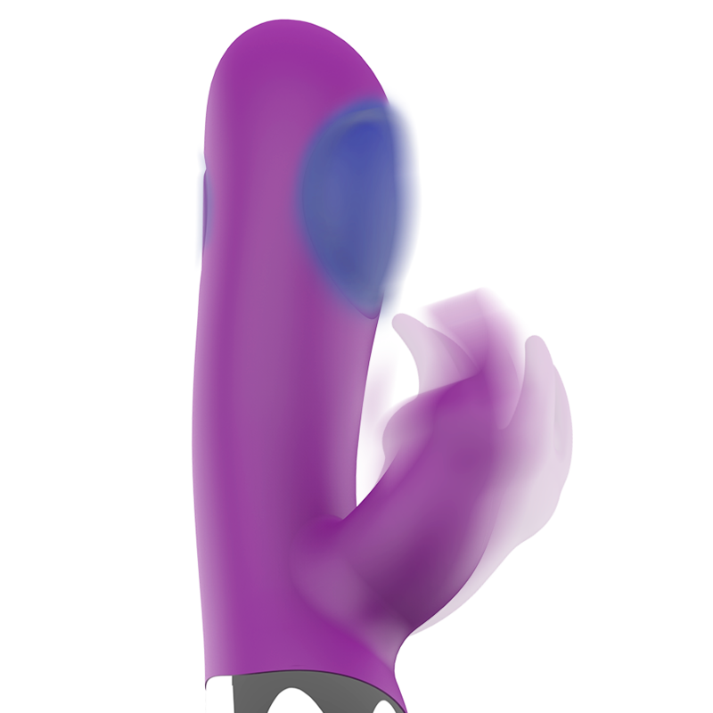 Un juguete para adultos morado con un botón azul brillante y un brazo vibrante y borroso sobre un fondo blanco.