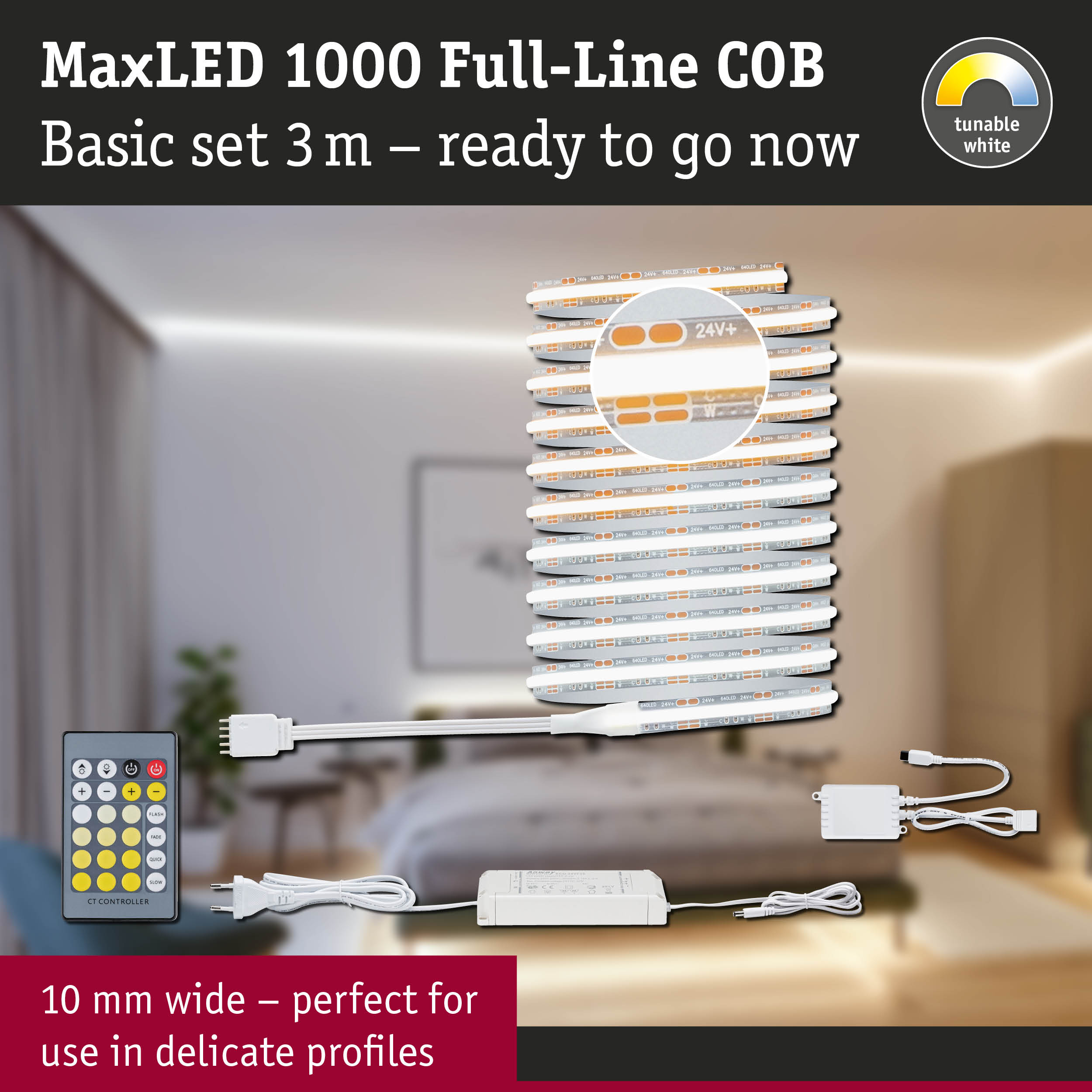 Zestaw podstawowy taśmy LED COB MaxLED 1000 z pilotem, zasilaczem i sterownikiem na rozmytym tle sypialni.