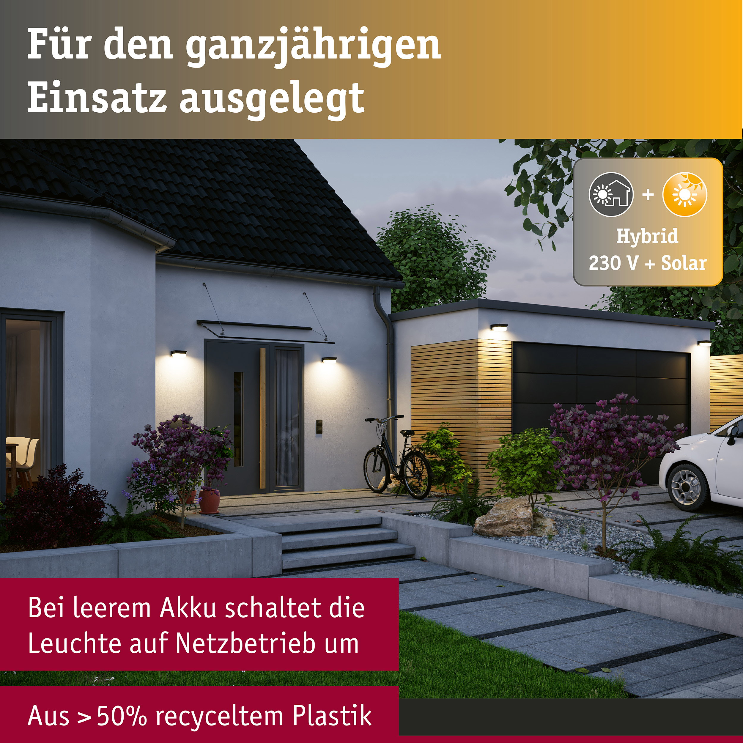 Haus mit Eingang, Garage, Fahrrad und Beleuchtung an der Fassade.