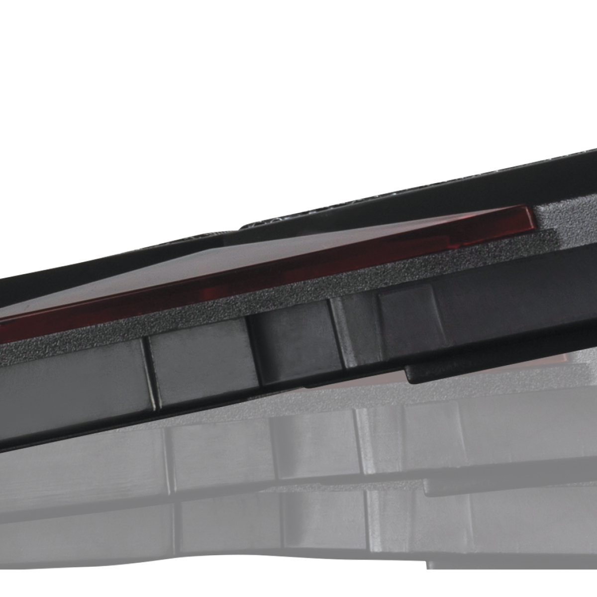Schwarzes technisches Bauteil mit rotem Detail auf schwarzem Hintergrund, mehrfach ineinander verschoben.
