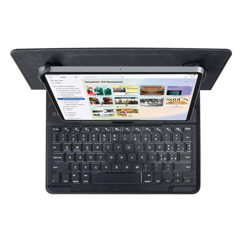 Una tableta en una funda protectora negra con teclado integrado vista desde arriba.